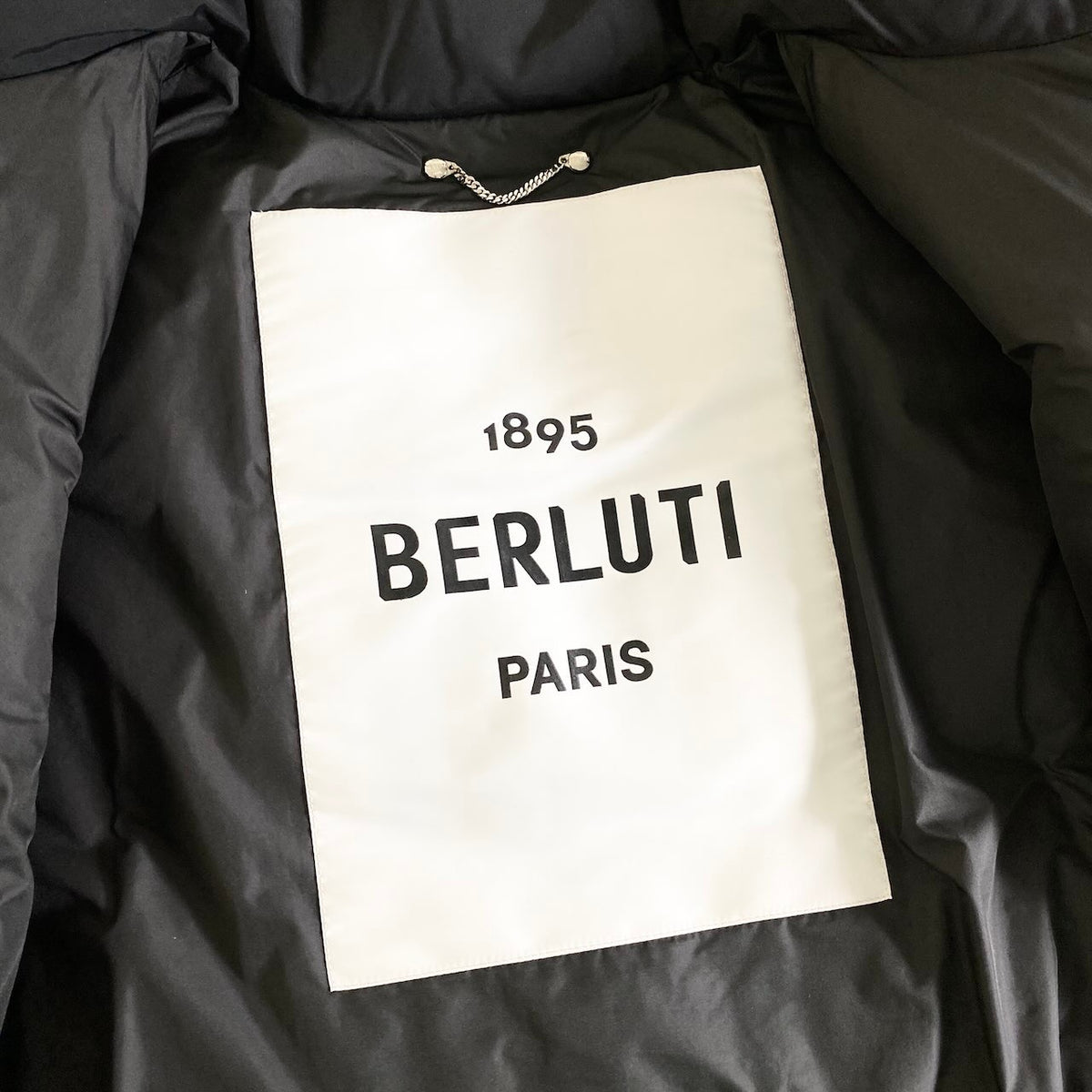 10j28《入手困難》 Berluti ベルルッティ カリグラフィー レザー使い ダウンジャケット R18OBL90W Size 48 ブラック ガーメント付t18r