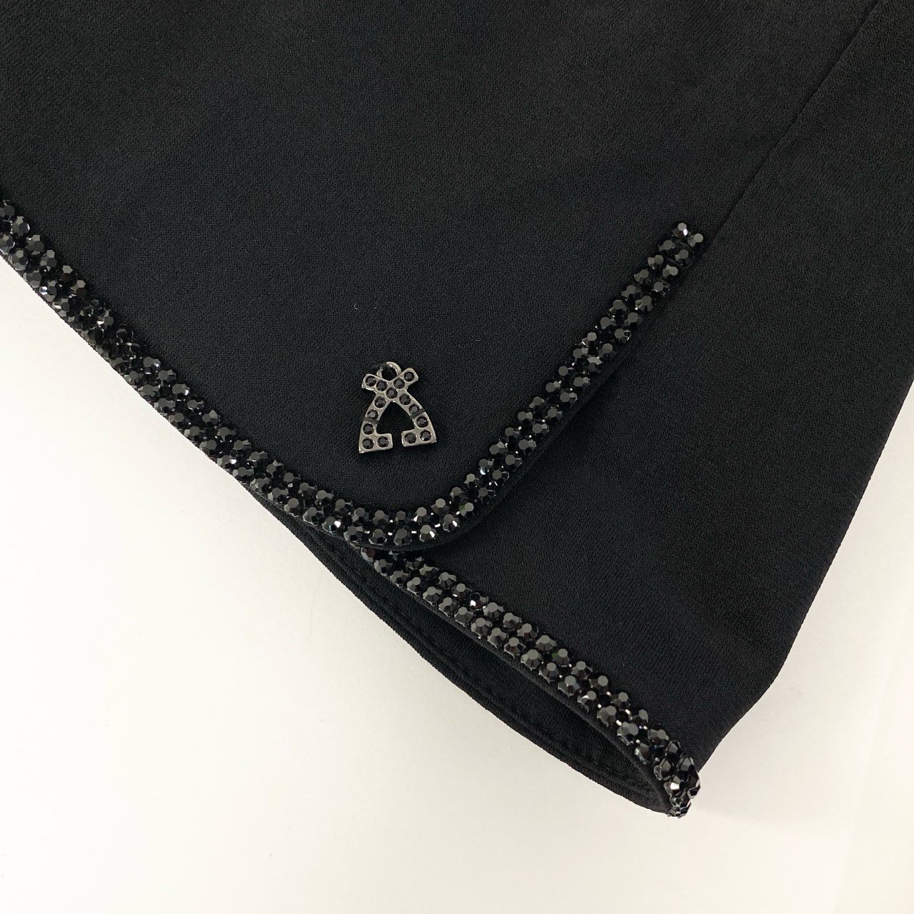 61c9 LEONARD FASHION レオナール ロングジャケット カーディガン ロングスリーブ カンカン素材 ワンポイントロゴ ラインストーン レディース 女性服 サイズ42 ブラックu02t