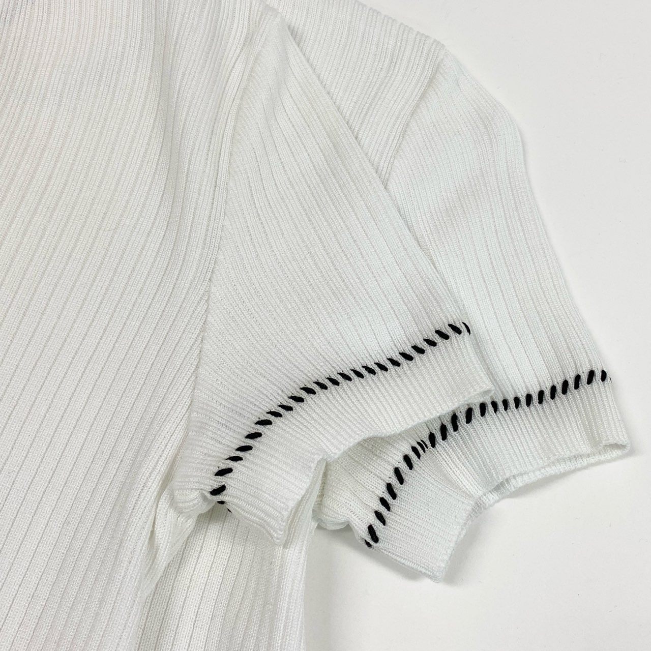 Cb19 CHANEL ヴィンテージ シャネル 1996年 スモール ココマーク リブニット タイトTシャツ サイズ38 ホワイト レディース トップスta1