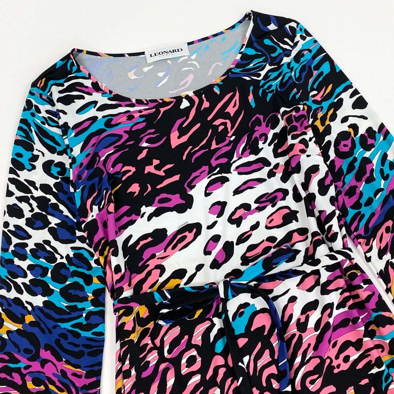 60d13 《美品》 LEONARD PARIS レオナール ロングスリーブワンピース ヒョウ柄 アニマルプリント 総柄 イタリア製 サイズ38 マルチカラー ナイロン100％ レディース 女性用u02t