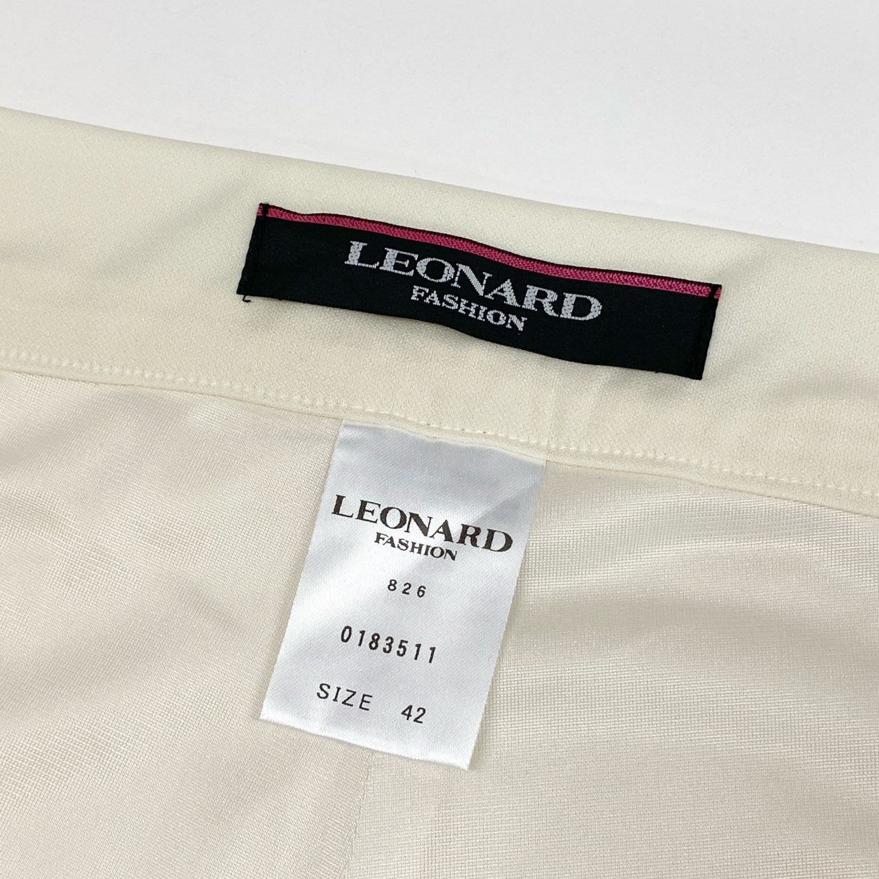 56h1 LEONARD レオナール ボトムス カンカン素材 ストレッチ ストレートパンツ プレート レディース 女性用 0183511 42 ホワイトu02t