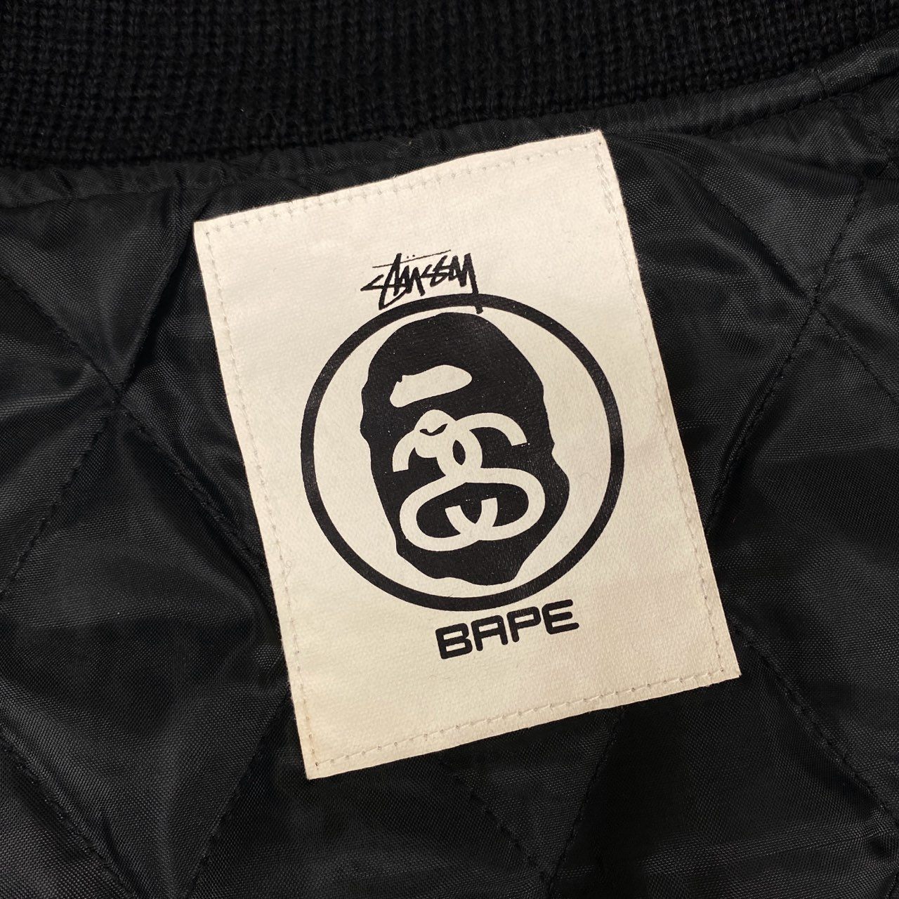 86j23 A BATHING APE x STUSSY ア ベイシング エイプ ステューシー コラボ VARSITY JACKET スタジャン ロゴワッペン レザー切替 001HJ0731927X Mサイズ ブラック ウール レザー メンズo07t