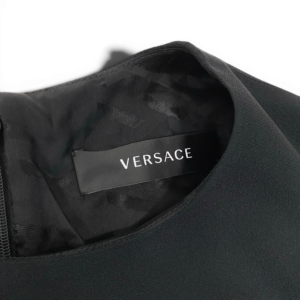 If25 VERSACE ヴェルサーチ ノースリーブワンピース ドレス バロック調 ミディ丈 レーヨン アセテート レディース 女性用 1006325 38 ブラックu02t