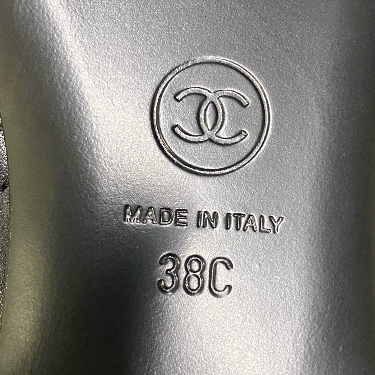 b13《極美品》 CHANEL シャネル 2024 COCOマーク パンプス マトラッセ ターンロック G45879 38 ブラック レザー レディースta1