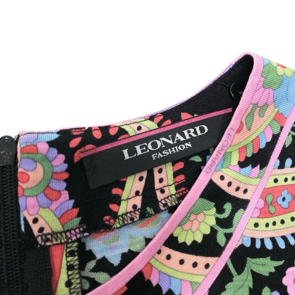 77h18 LEONARD レオナール 美しい花柄プリント 長袖 ニット セーター トップス 薄手 44 マルチカラー ウールシルクu02t