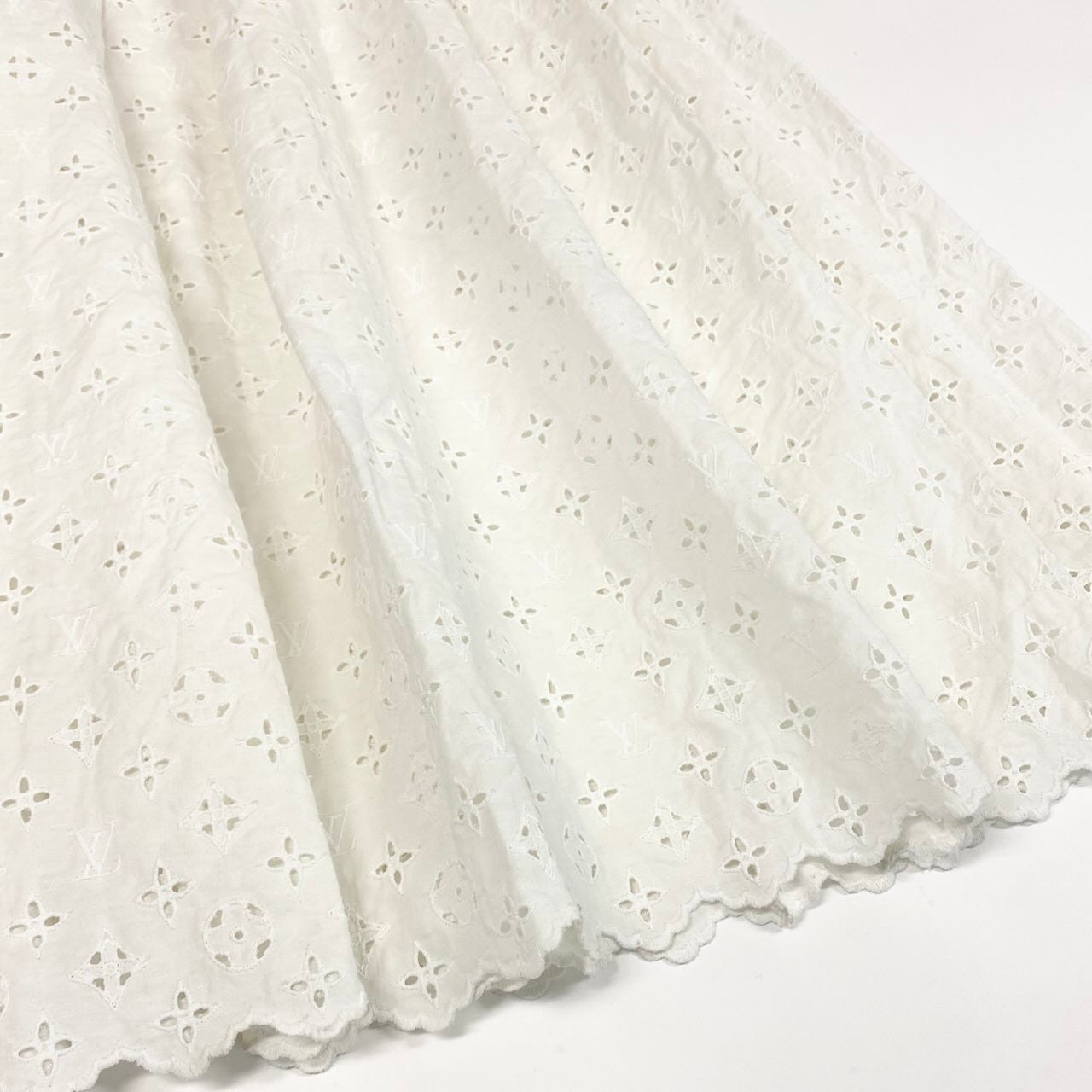 e1 LOUIS VUITTON 2022 モノグラム刺繍 リネンレーススカート フレアスカート フランス製 36サイズ ホワイト 画像参照 レディース 女性用k02i