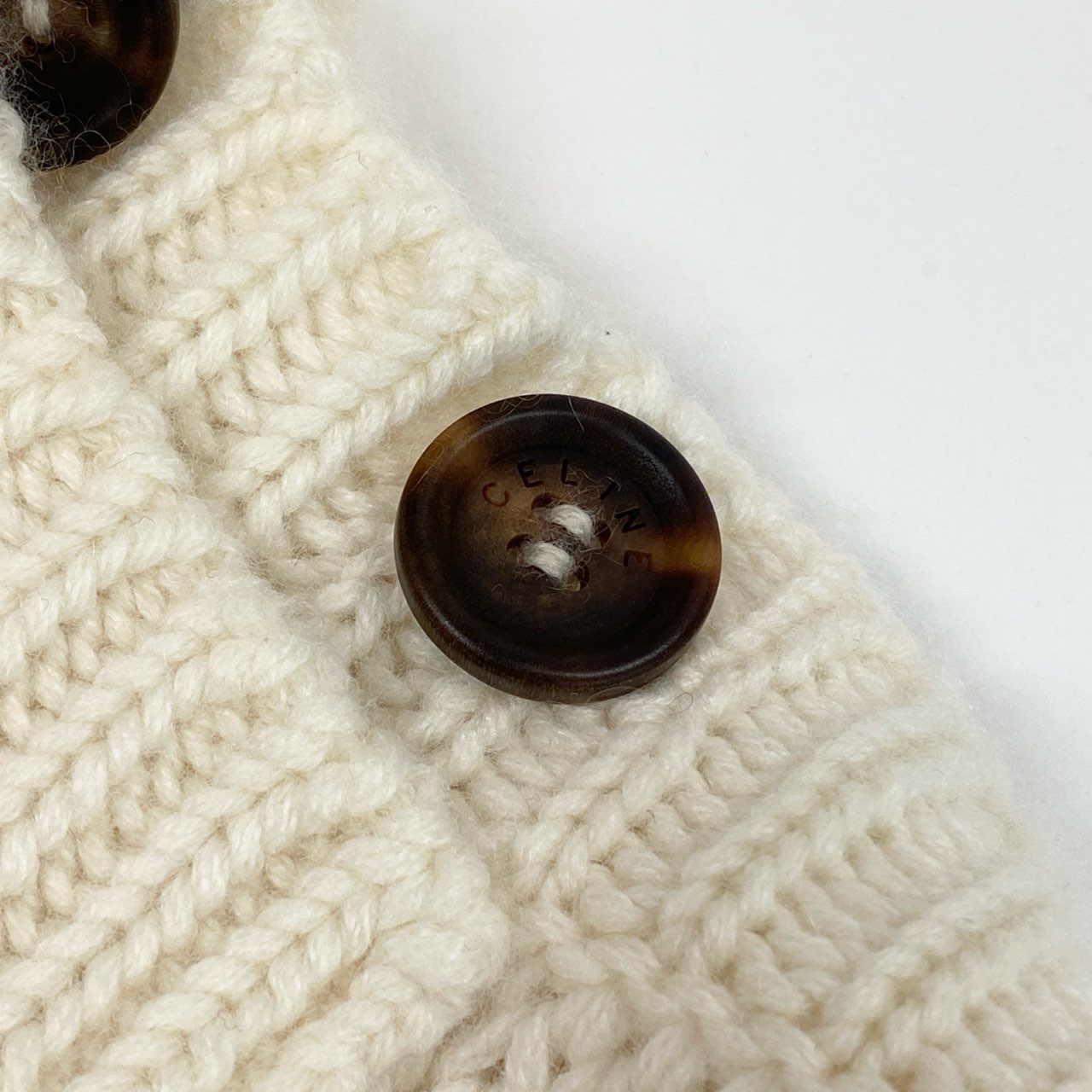 75b27 CELINE セリーヌ カシミヤ100 ニット セーター ローゲージ ショルダーボタン M クリーム系 カシミア レディースu02t