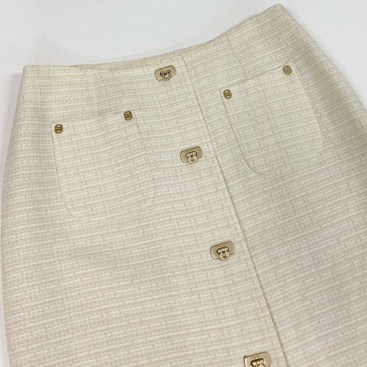 Ib26 《美品》 Salvatore Ferragamo サルヴァトーレフェラガモ ガンチーニターンロック ツイードスカート 38 アイボリー レディースu02t