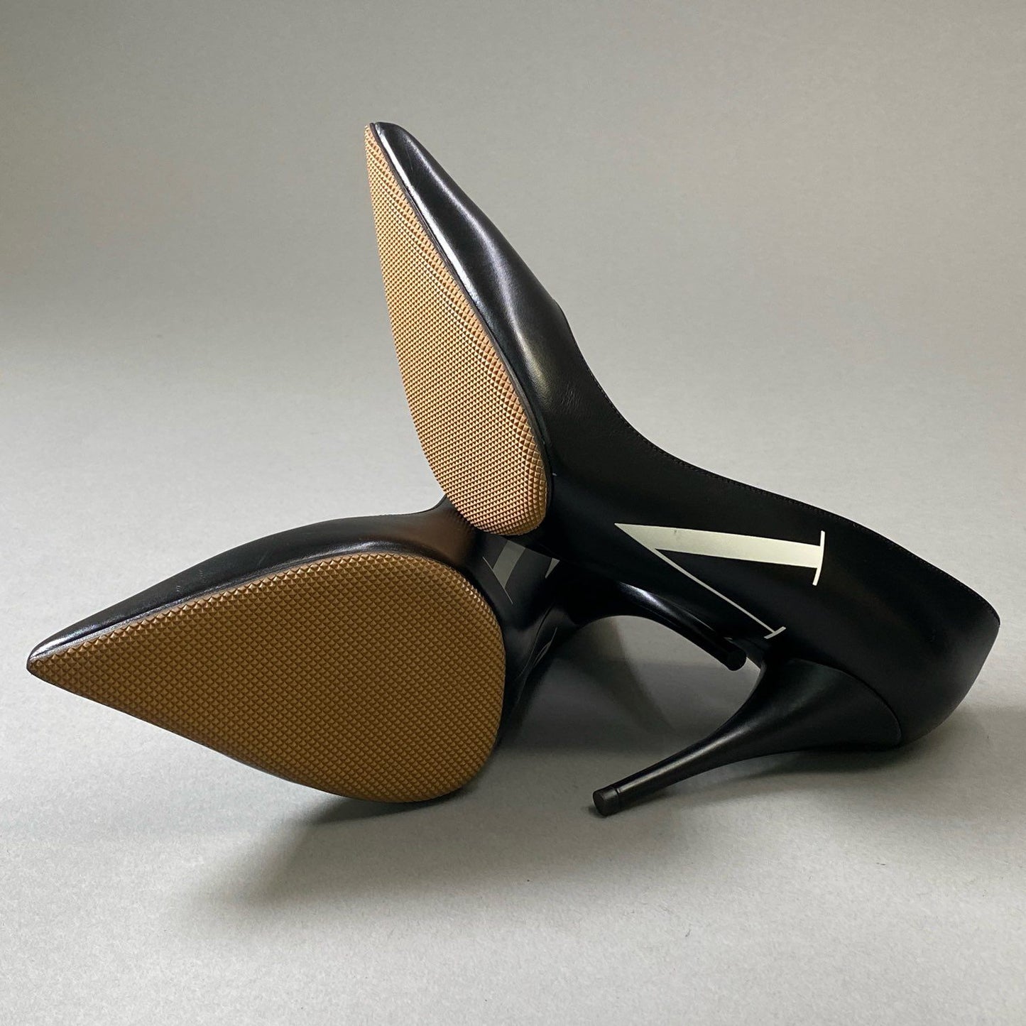 i30 《極美品》 VALENTINO VLTN ヴァレンティノ ロゴパンプス ハイヒール  ポインテッドトゥ  38サイズ ブラック レザー レディースt18r