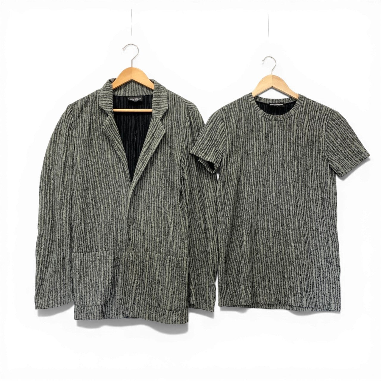 73c31 EMPORIO ARMANI エンポリオアルマーニ セットアンサンブル テーラードジャケット 半袖カットソー ストレッチ エンボス加工 Sサイズ グレー系 メンズ 男性用u02t