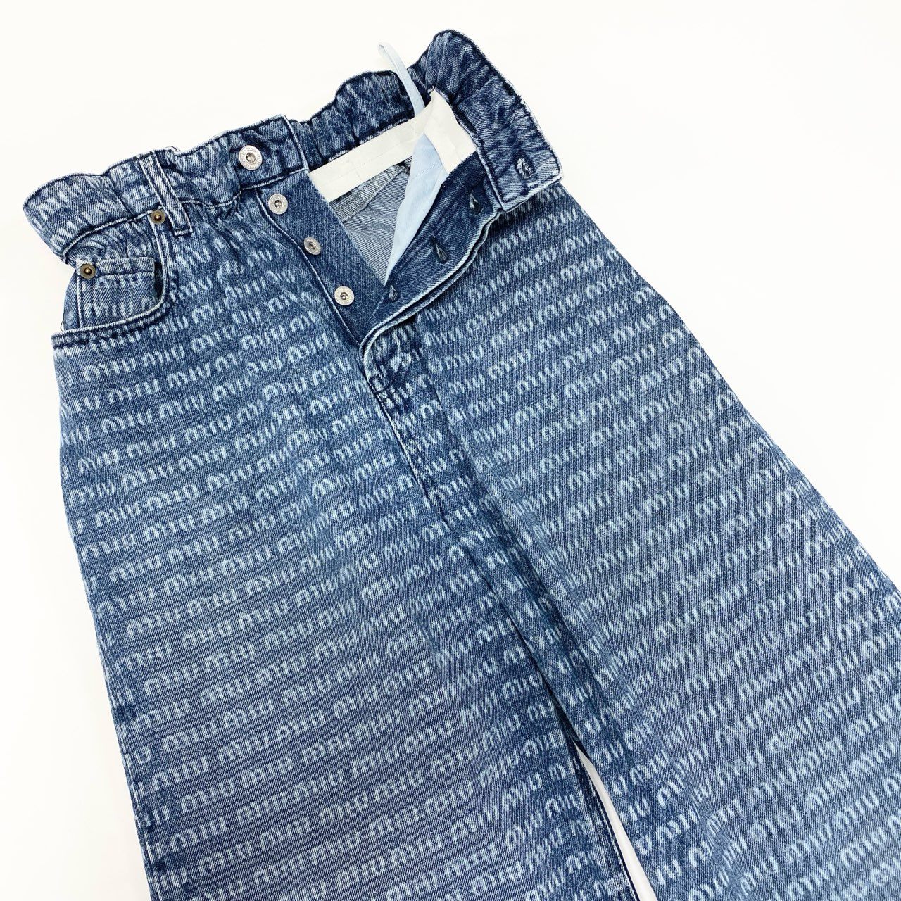 55L23 miu miu ミュウミュウ 2024SS ワイドレッグジーンズ ロゴプリント デニムパンツ サイズ25 インディゴ レディース ボトムスk02i