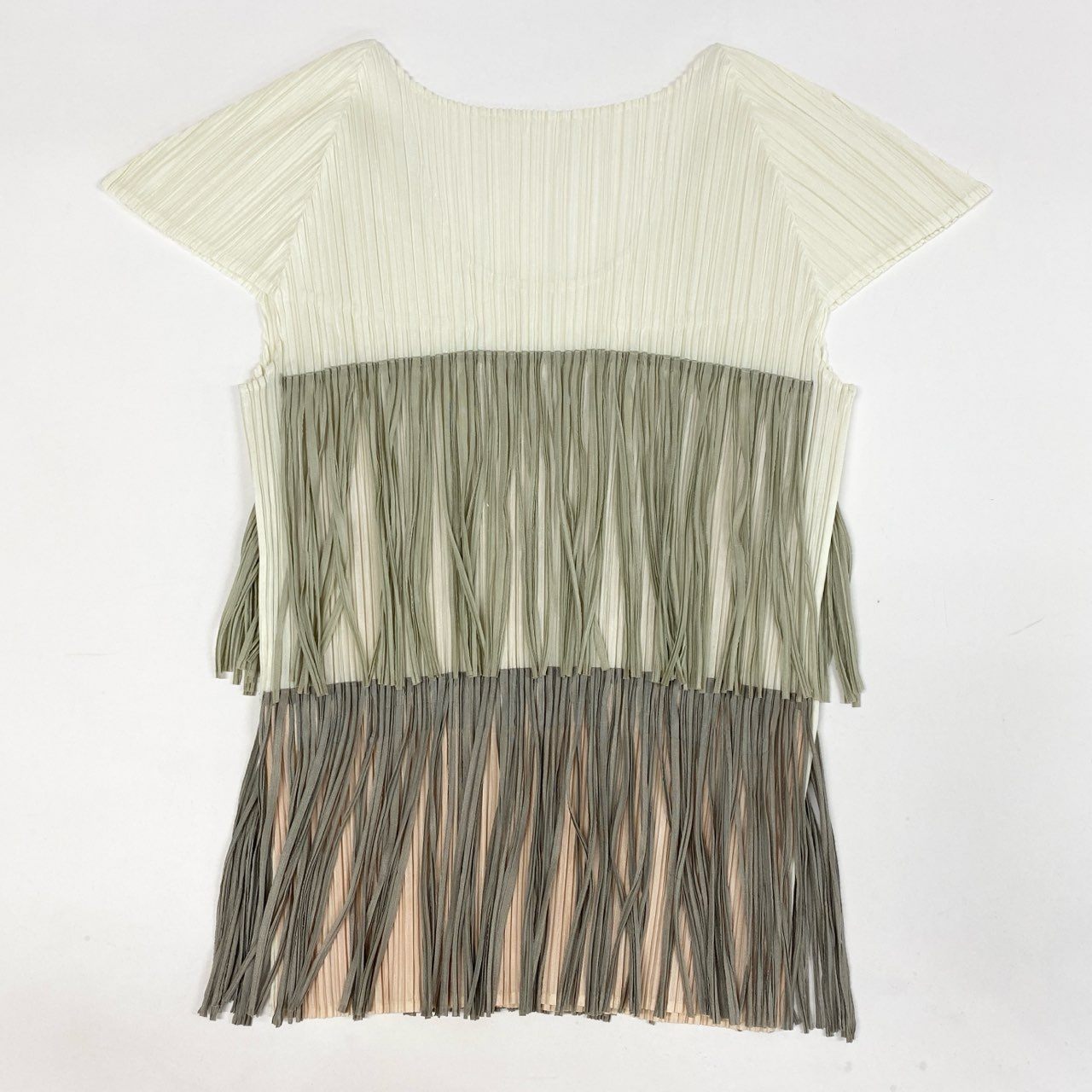 68a24 【美品】 PLEATS PLEASE プリーツプリーズ イッセイミヤケ プリーツフリンジカットソー トップス クルーネック PP83-JK862 ホワイト系 レディース 女性用k02i