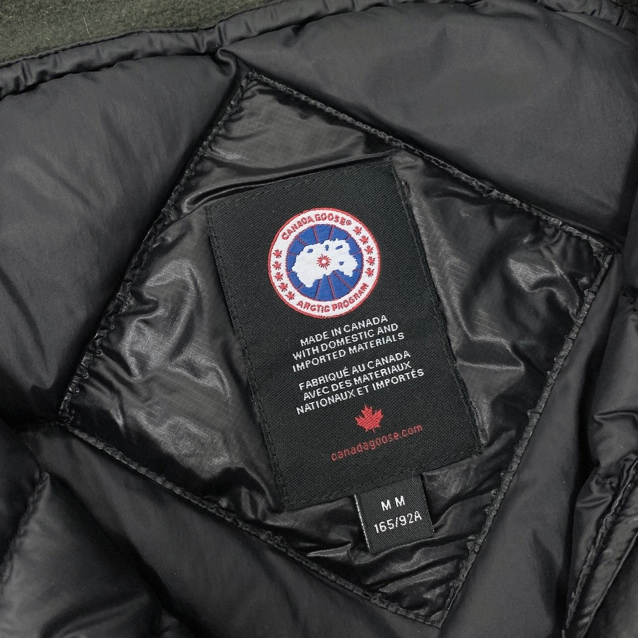 76c26 CANADA GOOSE カナダグース HYBRIDGE LITE HOODY ライトダウンジャケット サイズM ブラック Down Jackett18r