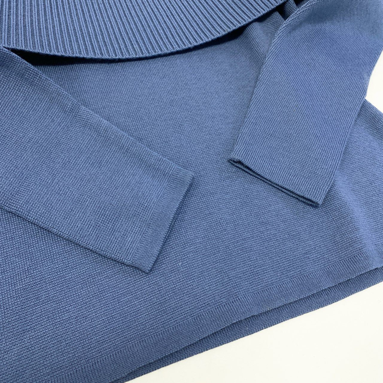63a28 Salvatore Ferragamo サルバトーレフェラガモ 長袖ニットセーター ハイネックニット オフショルダーデザイン トップス XSサイズ ブルー ウール100％ レディースo07t