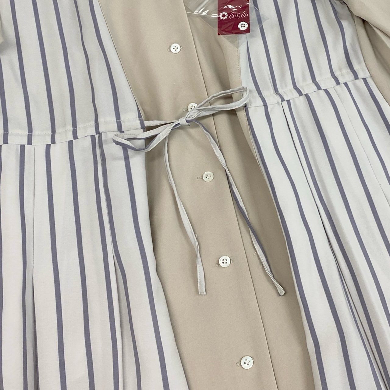 14f12-3 《未使用》定価￥33.000 ふりふ プリーツ加工 フラワープリント シャツワンピース F ベージュ ドレス タグ付き