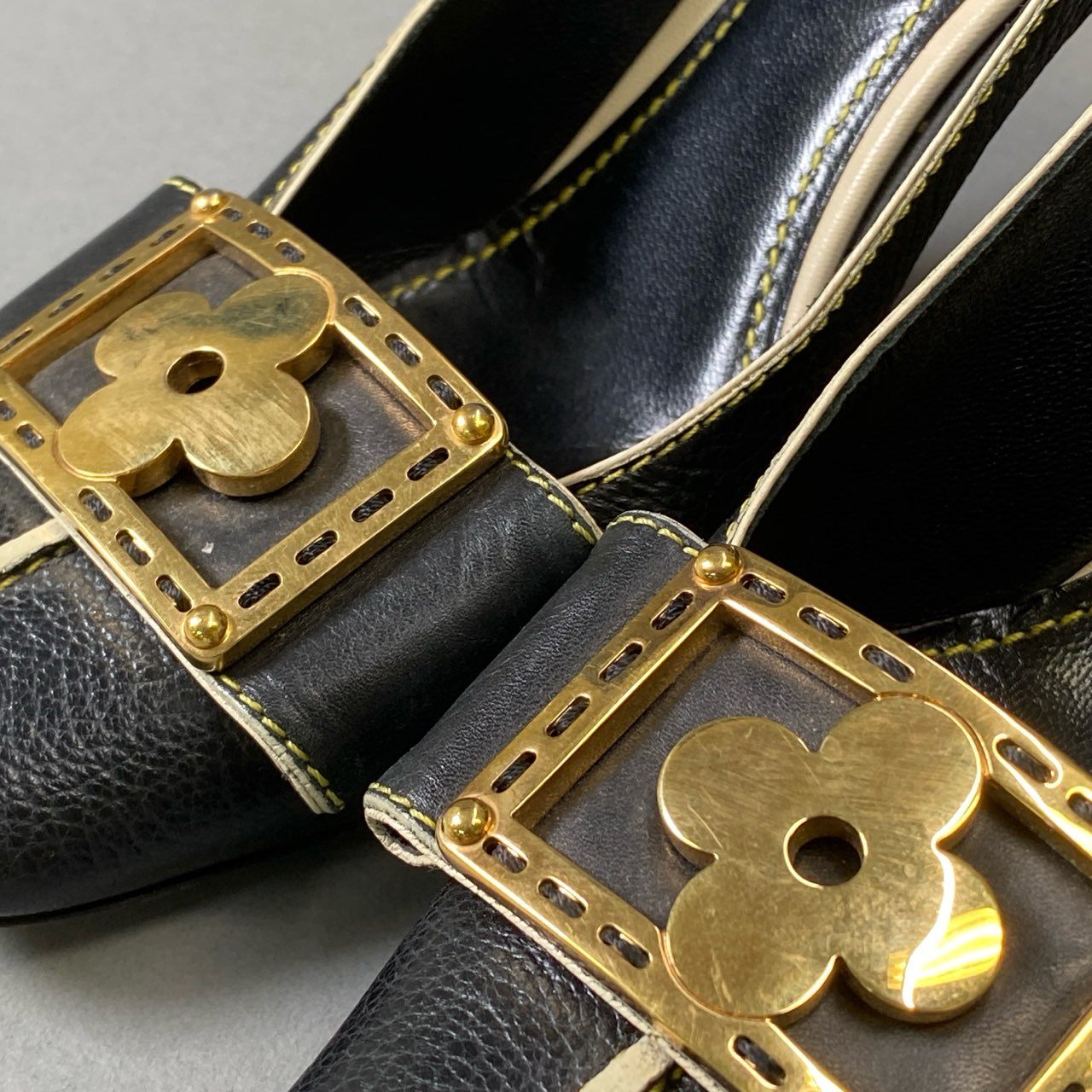3i30 LOUIS VUITTON ルイヴィトン ゴールドフラワープレート スクエアトゥ ヒール パンプス ステッチ 35サイズ ブラック レザー レディースt18r