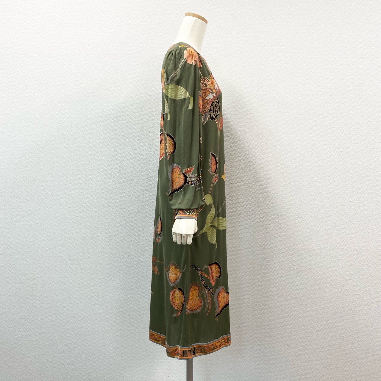 78i11 《新品保管品》 LEONARD レオナール 長袖ワンピース ロングワンピース 美しい花柄プリント サイズ11 グリーン シルク レディースu02t