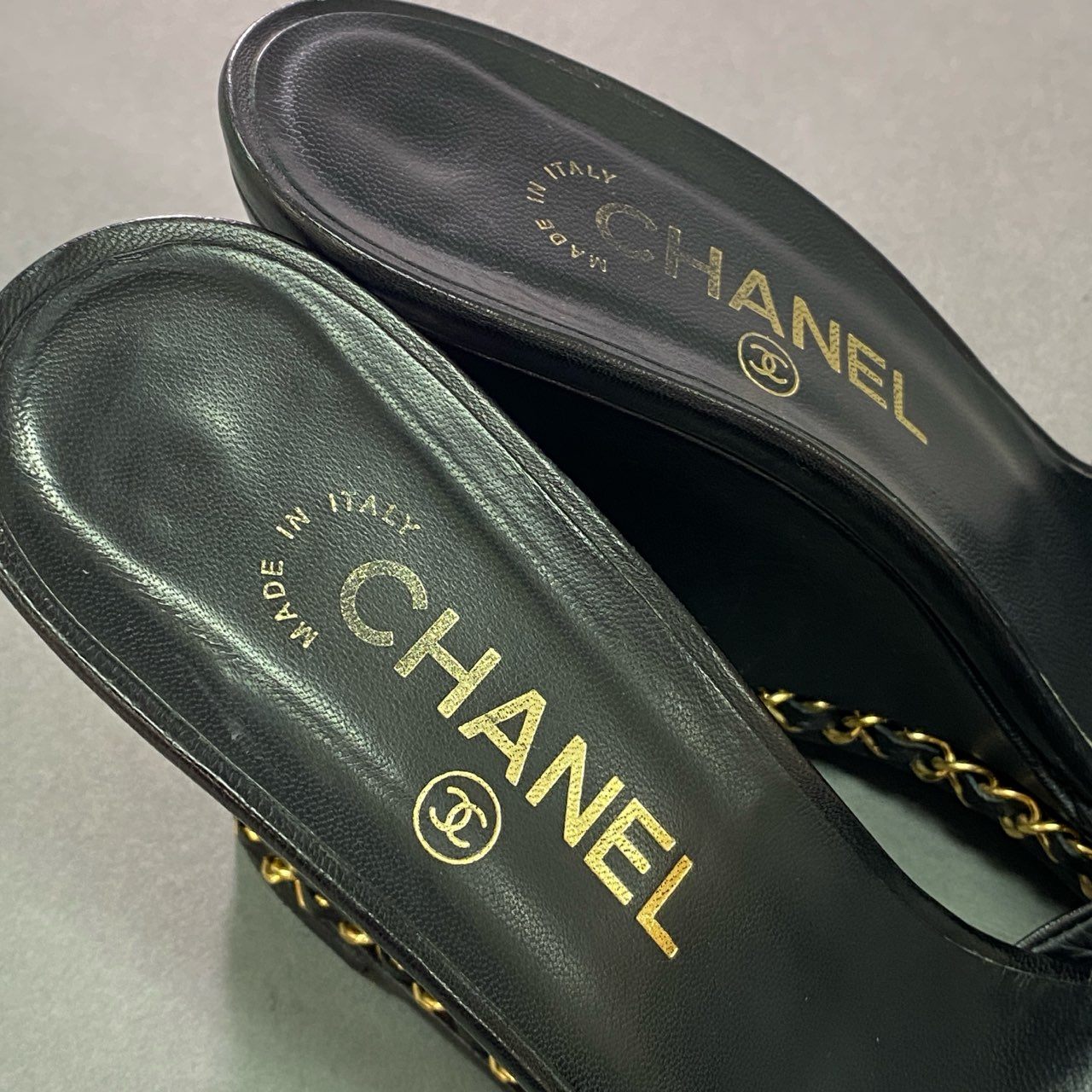 7b12 CHANEL シャネル ウェッジソール レザーサンダル オープントゥ チェーン装飾 ココマーク イタリア製 レディース 39 ブラック 本革