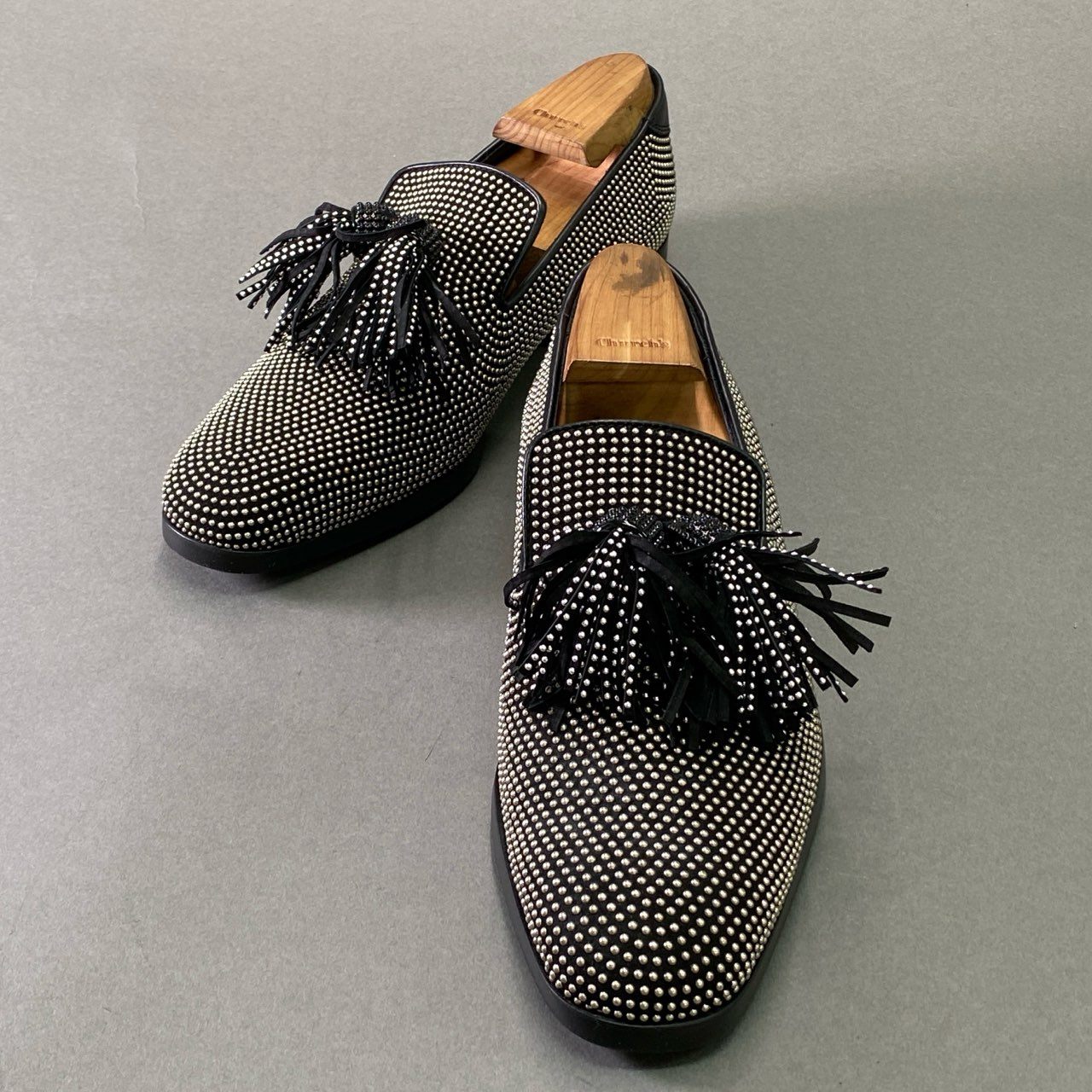 1d14 【未使用】 JIMMY CHOO ジミーチュウ スタッズ タッセルローファー 42 ブラック レザー 革靴 オペラシューズ スリッポン イタリア製 保存袋付き