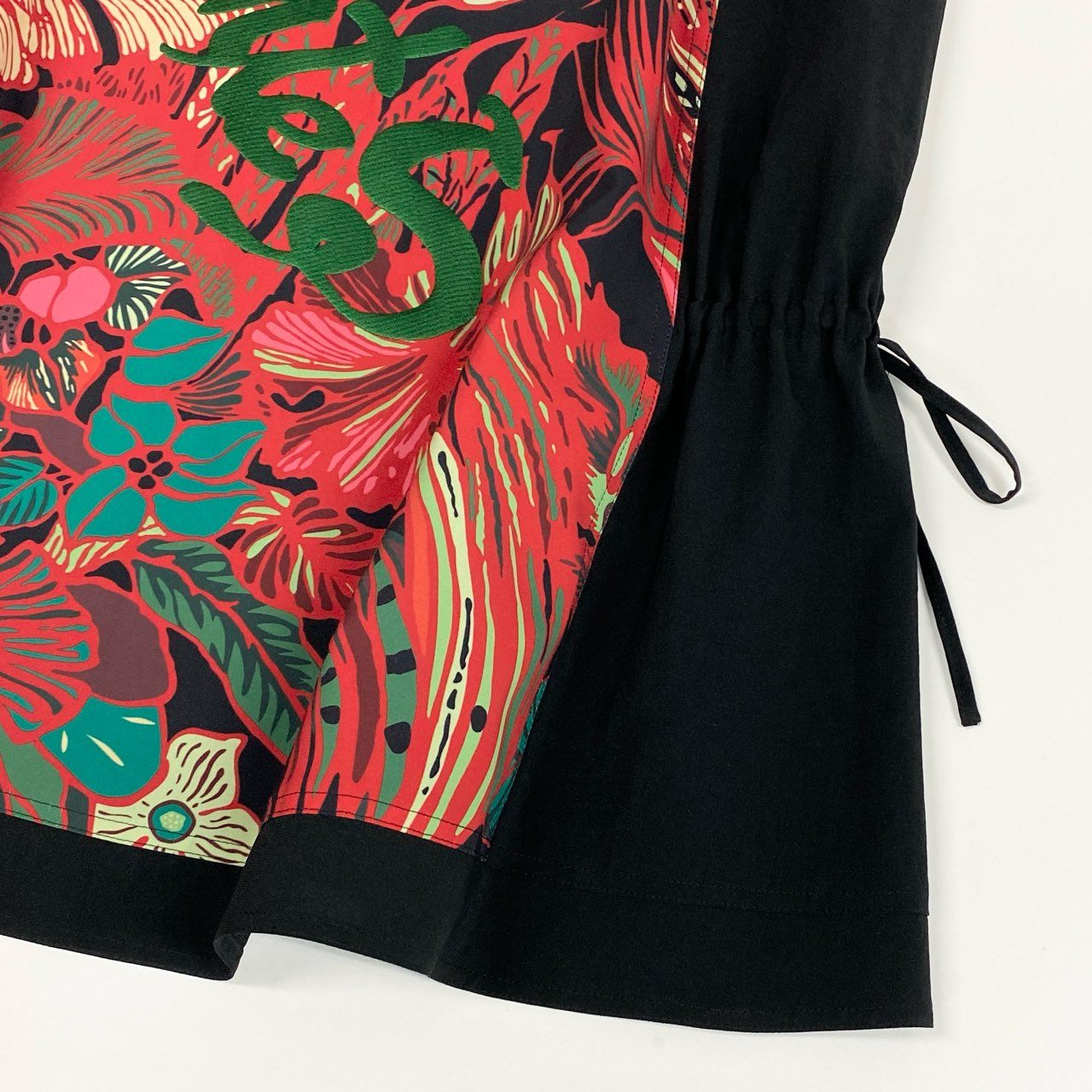 64k19《美品》TOKUKO 1er VOL トクコプルミエヴォル ノースリーブワンピース Aラインワンピース ボタニカル柄 刺繍 サイドリボン レディース 9 ブラックu02t