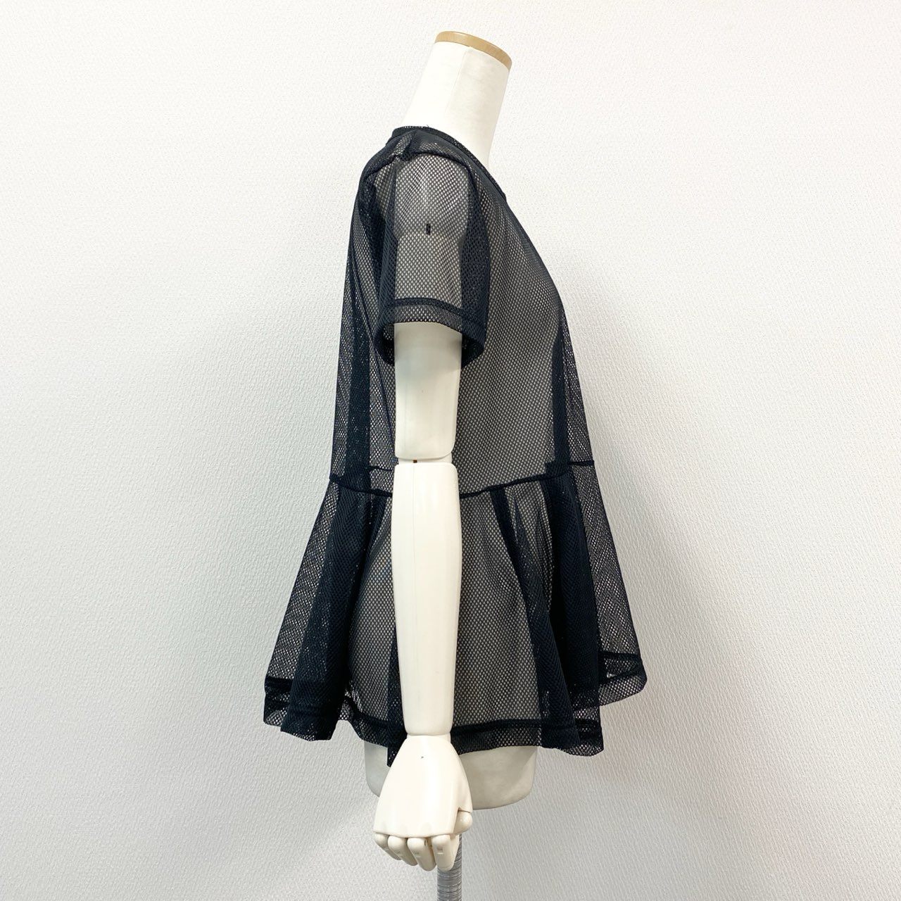64g18 《美品》 COMME des GARCONS コムデギャルソン 2023AW メッシュペプラム チュニック S ブラック 画像参照 カットソー 日本製 女性服