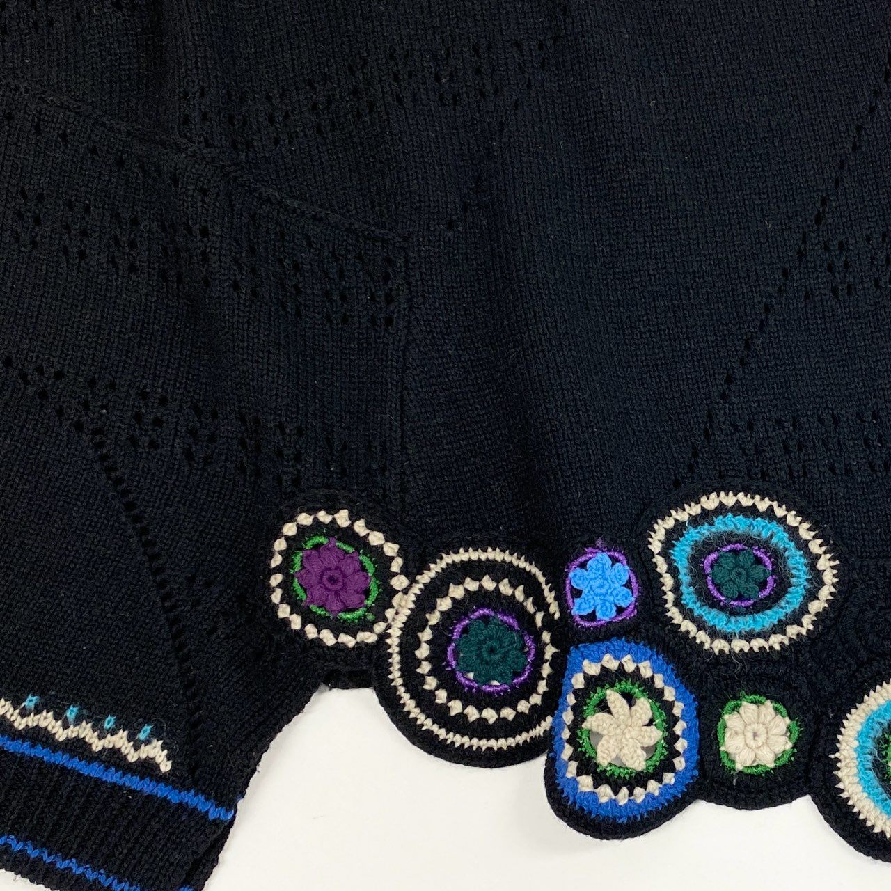 41k26 TOKUKO 1er VOL トクコプルミエヴォル ノースリーブ ニットワンピース 膝丈 クロシェ編み レディース 女性用 9 ブラックu02t