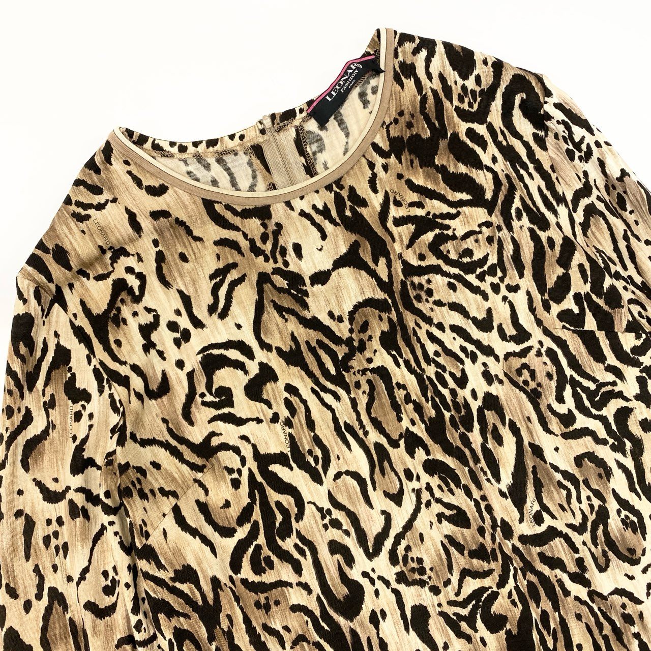 44k28 LEONARD レオナール 長袖カットソー クルーネックトップス ヒョウ柄 総柄 LLサイズ ベージュ系 レディースo07t