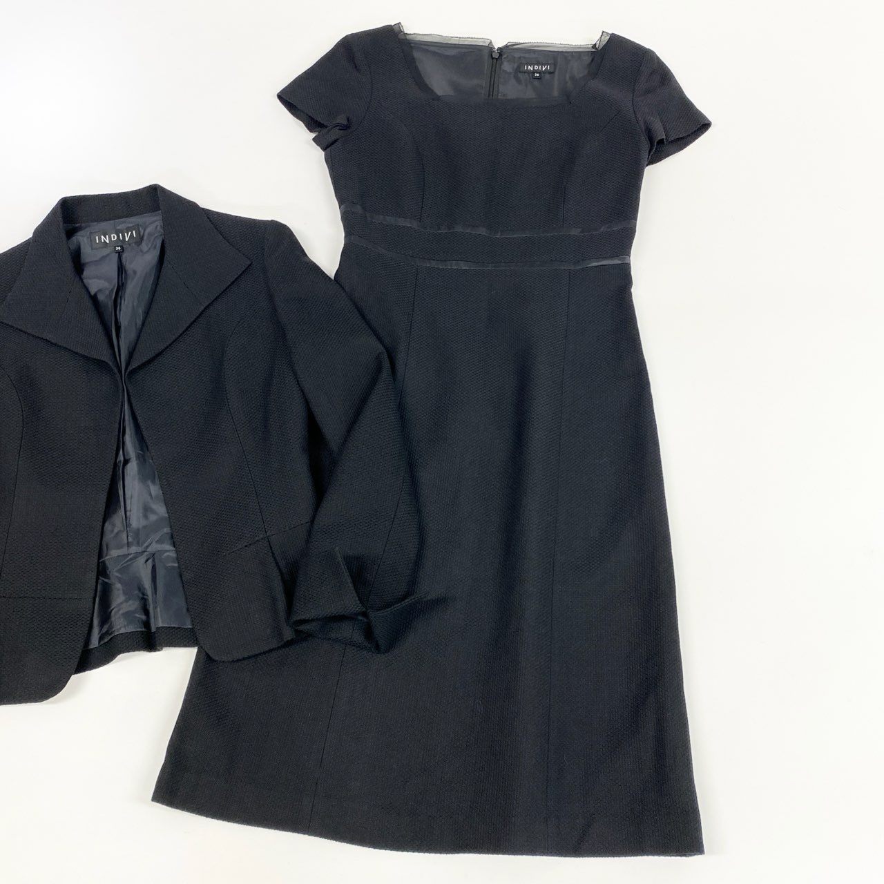 77j28《美品》INDIVI インディヴィ ジャケット ワンピース  セレモニースーツ フォーマル 127-42012 36サイズ ブラック レディースu02t