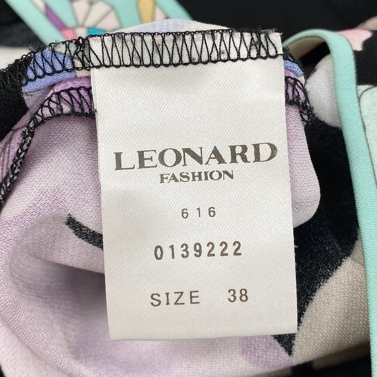 22d18 LEONARD レオナール 半袖カットソー カンカン素材 美しい花柄プリント トップス 0139222 38サイズ マルチカラー レディース 女性用u02t