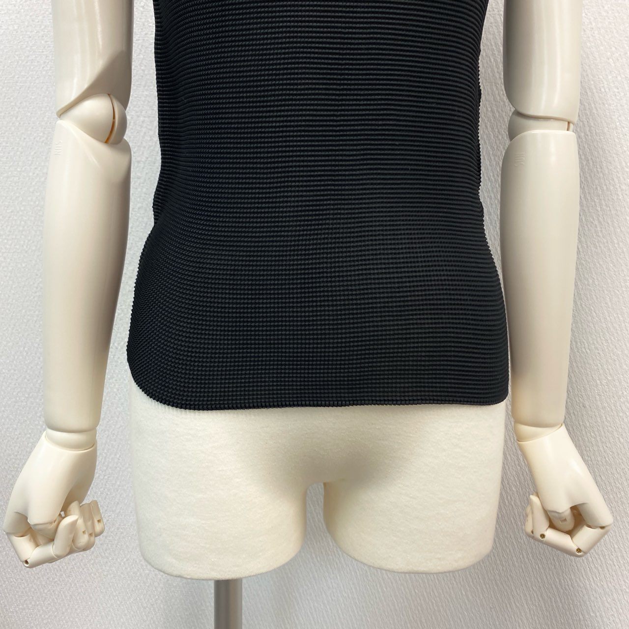 18j17《美品》ISSEY MIYAKE me イッセイミヤケ ミー ワッフルプリーツカットソー 半袖カットソー 花柄 MI03FK276 F ブラック マルチカラー レディースu02t