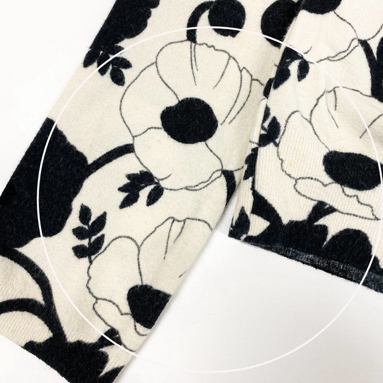 31k2 Blumarine ブルマリン イタリア製 長袖ニットカーディガン 花柄プリント ビジュー スパンコール 38 ホワイト ブラック レディースo07t