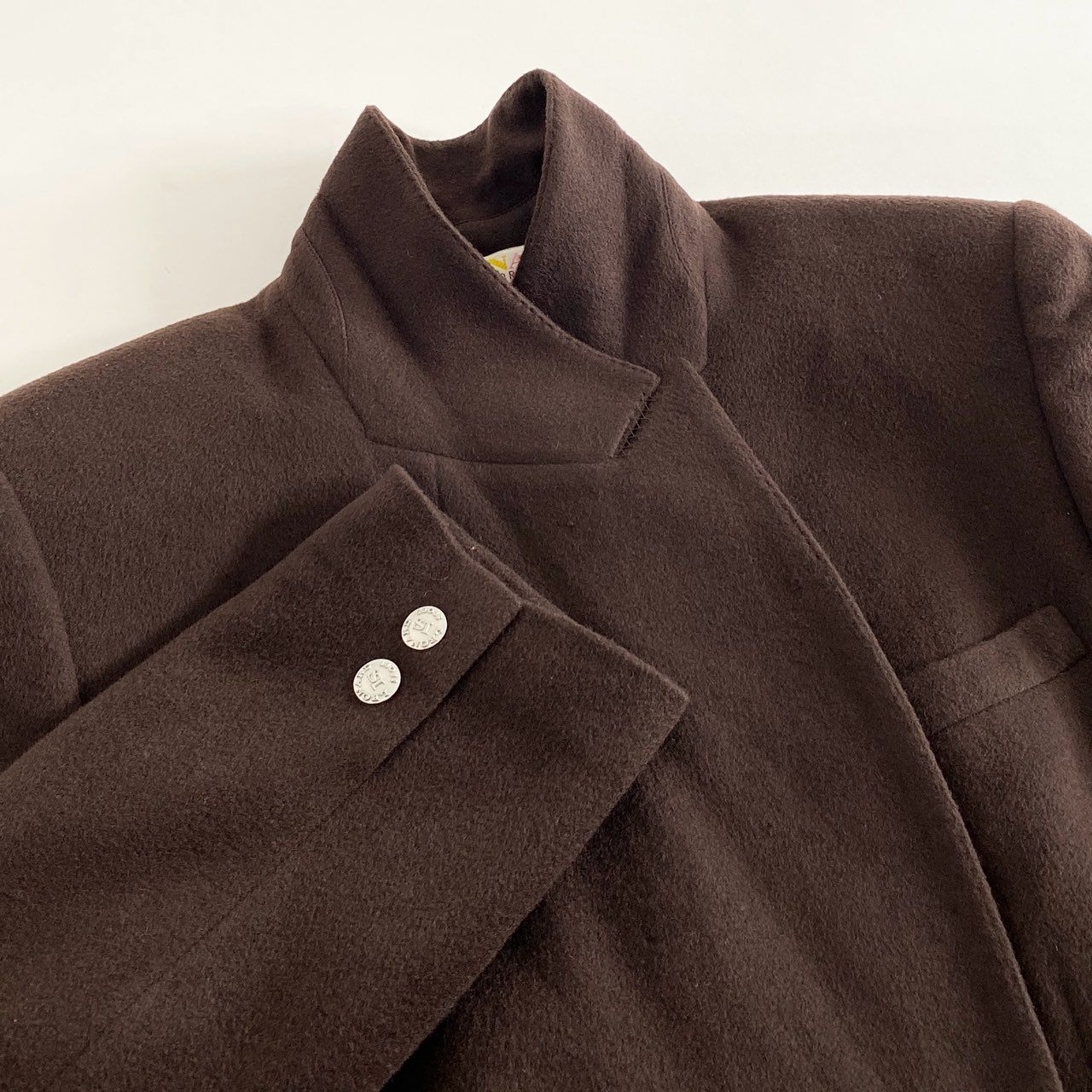 53i20 LEONARD レオナール カシミヤ100％ ダブルブレスト ジャケット サイズM ブラウン CASHMERE ブレザー ゴールドプリント レディース 女性用