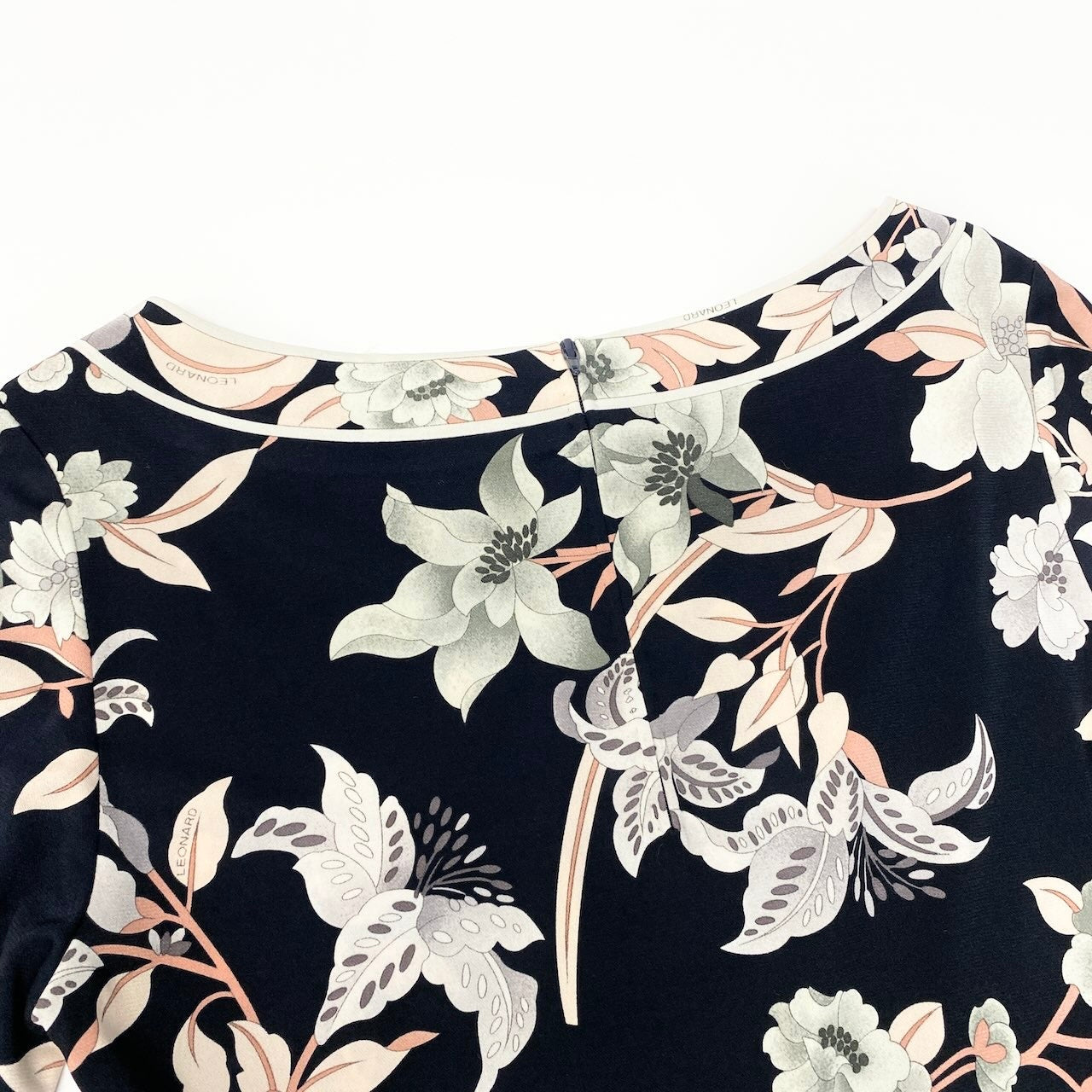 13e8 LEONARD FASHION レオナール ロングスリーブワンピース  美しい花柄プリント カンカン素材 ウエスト切替 0160223 サイズ36 ブラック レディース 女性用u02t