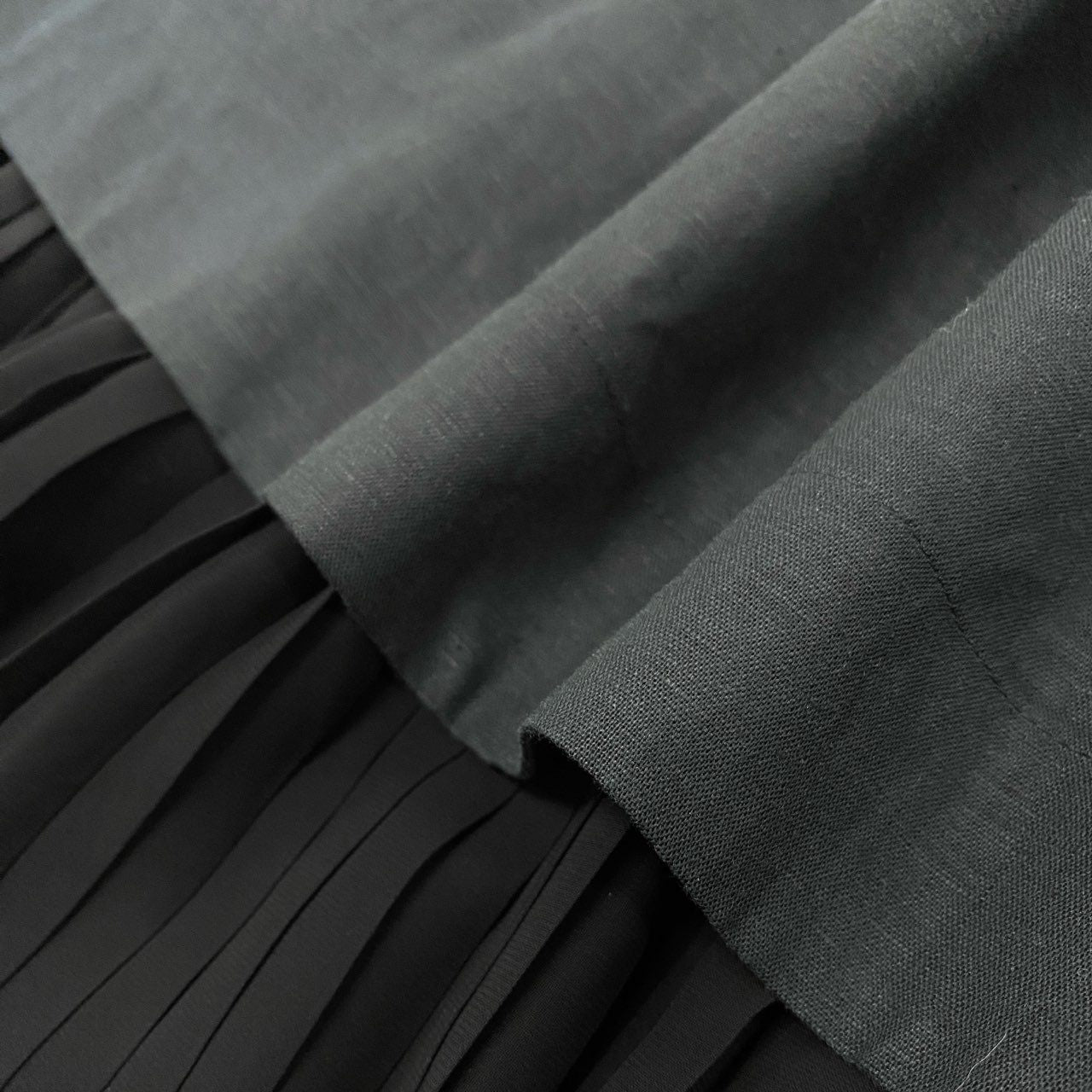 18k20 TOKUKO 1er VOL トクコプルミエヴォル レイヤード ロングワンピース プリーツ切替 アニマル刺繍 コットンリネン レディース 女性用 9 ブラックu02t