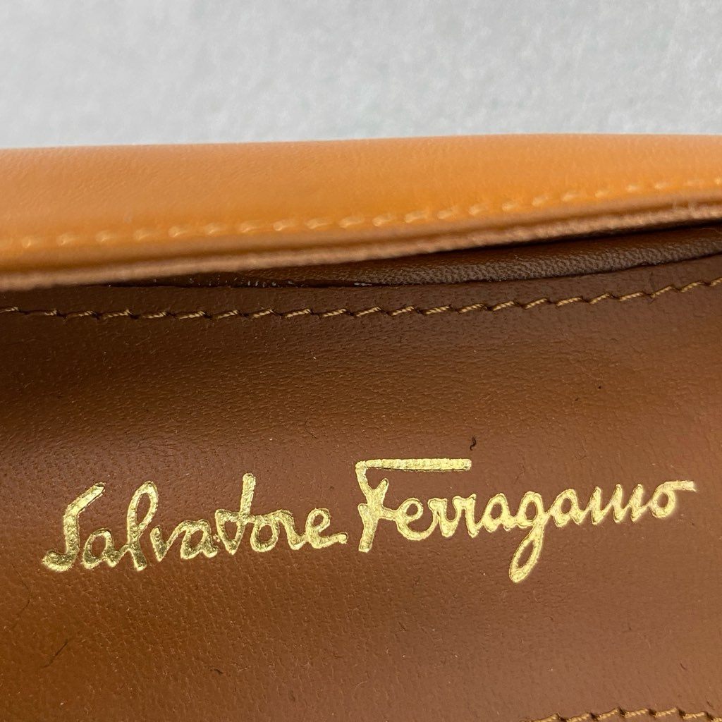 1i3 《美品》 Salvatore Ferragamo サルヴァトーレフェラガモ AVERY55 ガンチーニ チャンキーヒール パンプス シューズ  5 1/2 ブラウン