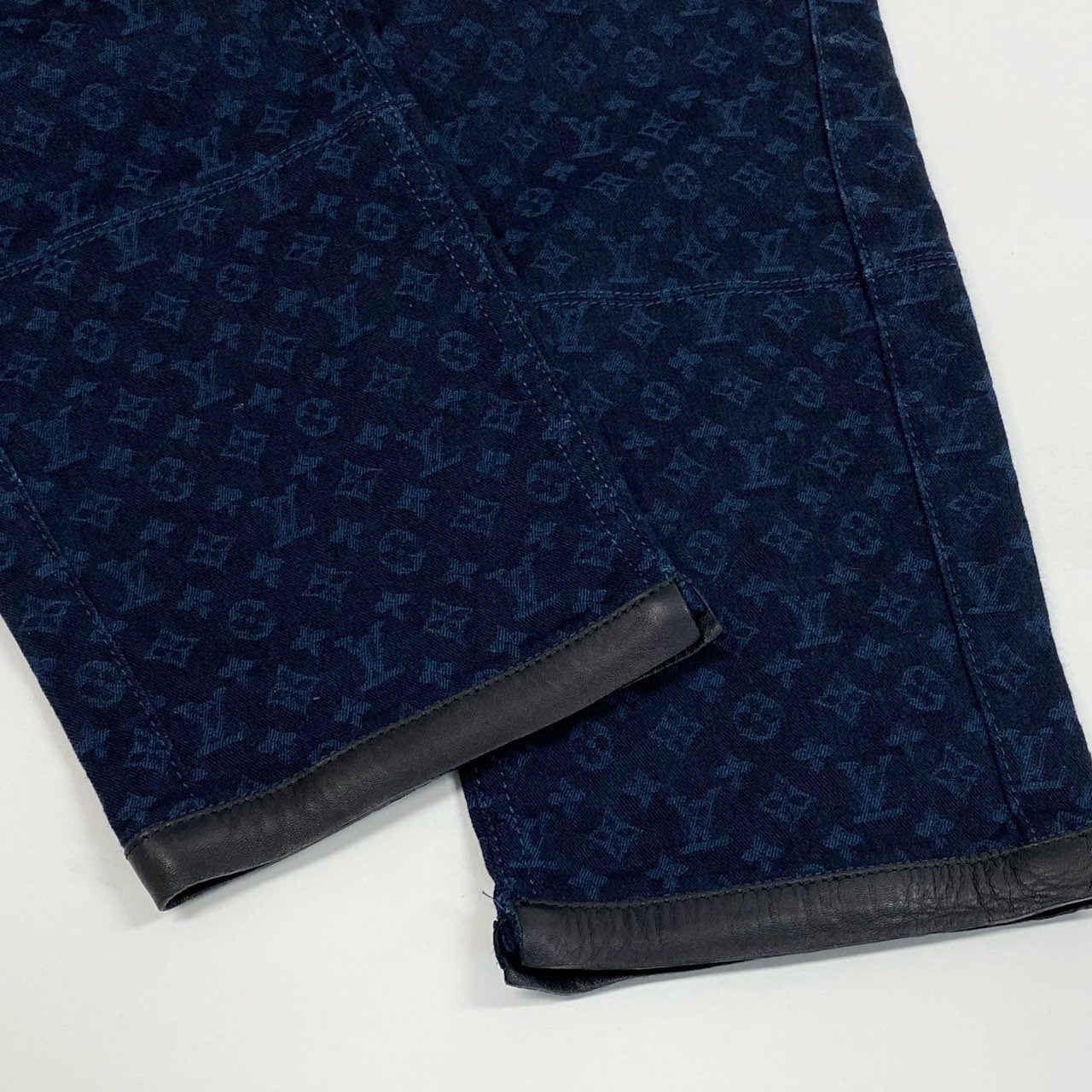 Ib7 LOUIS VUITTON ルイヴィトン モノグラムデニムパンツ 裾レザー Monogram Denim Jeans 40サイズ インディゴ レディース 女性用ta1