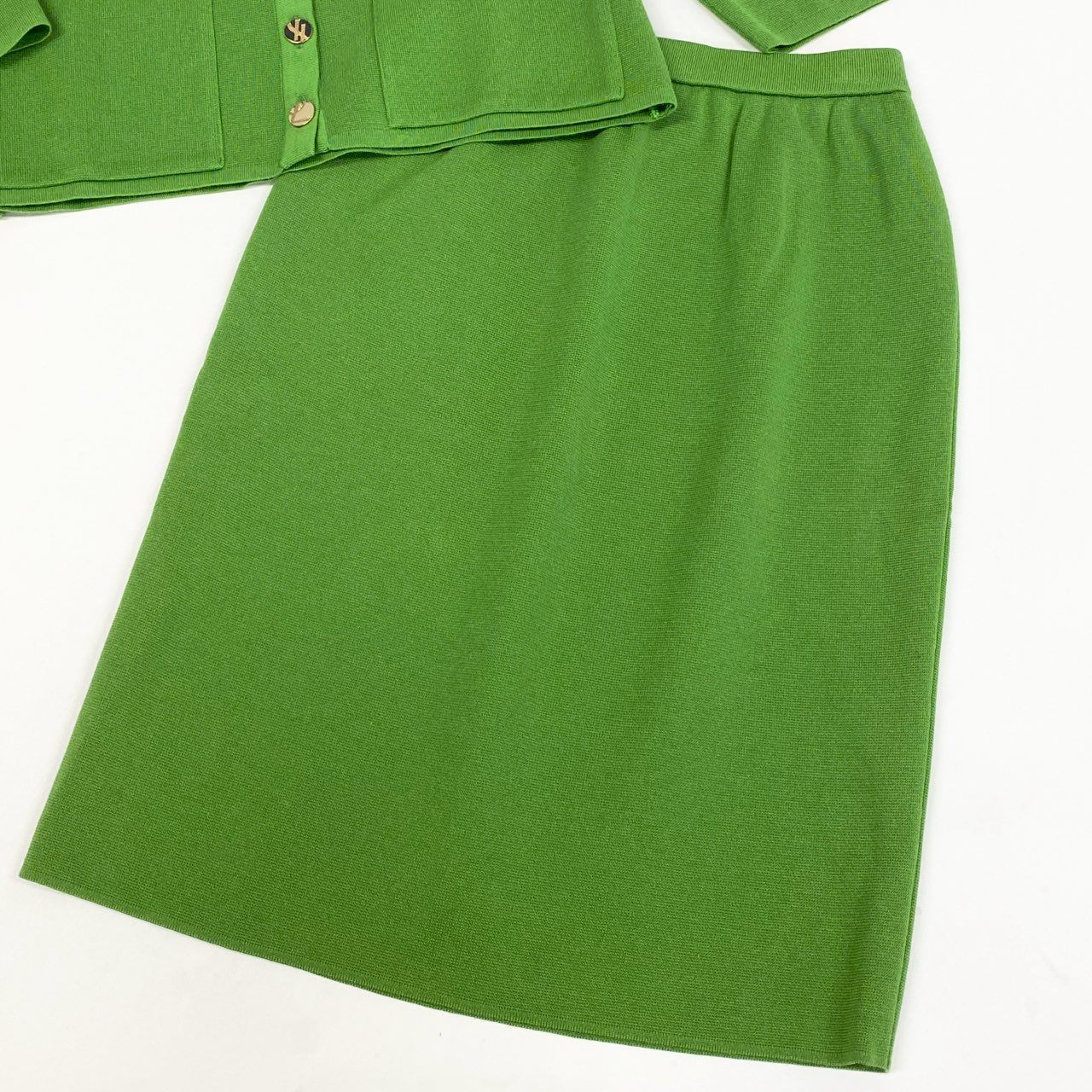 b23 【デッドストック】Yves Saint Laurent イヴサンローラン YSLロゴ刺繍 金ボタン カーディガン スカート セットアップ サイズM グリーン  レディースta1