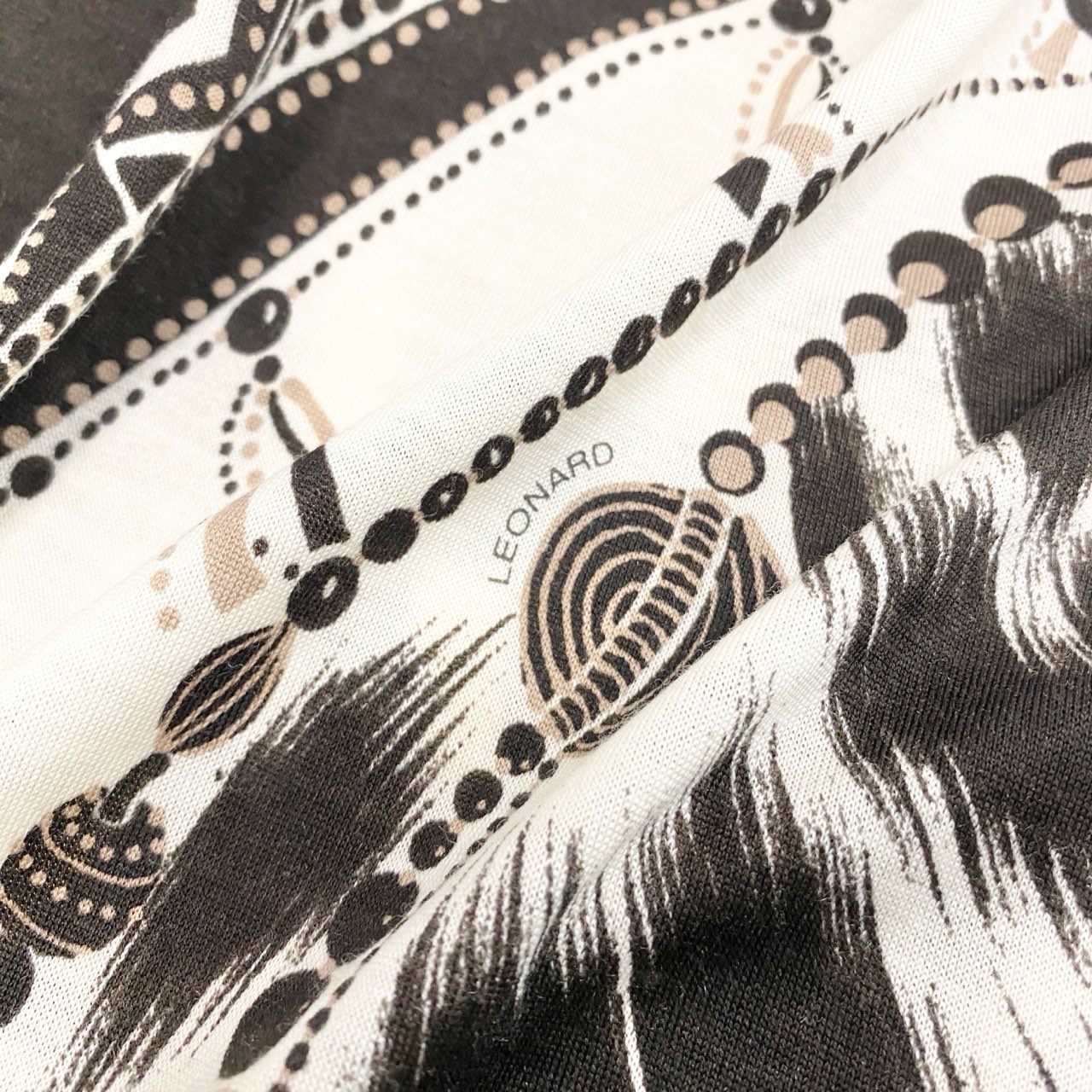 LEONARD(レオナール) 長袖カットソー クルーネック LEONARD（カットソー(長袖/七分)）のフリマアイテム一覧