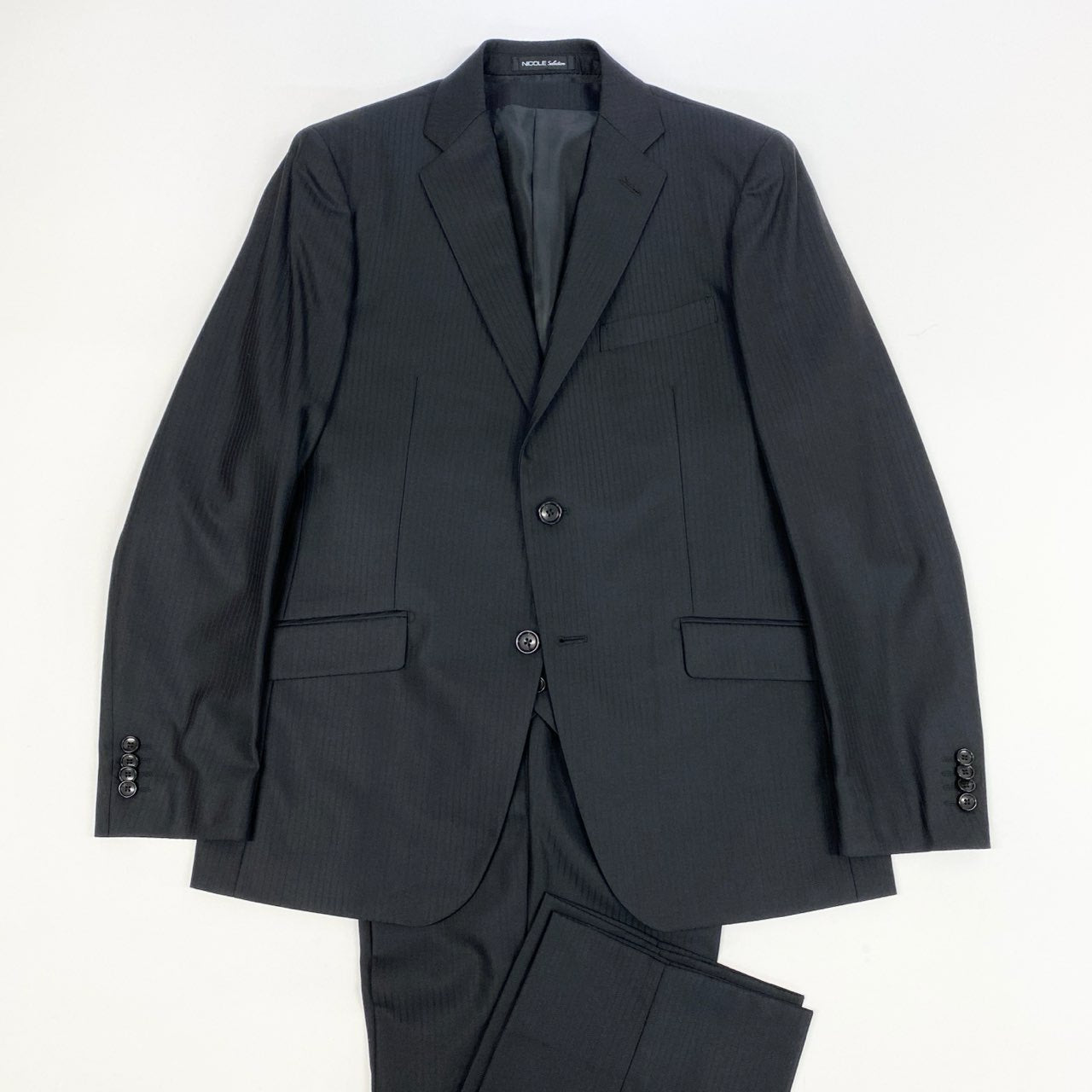 4k7 《美品》 NICOLE Selection ニコルセレクション セットアップスーツ 3ピース スリーピース ストライプ柄 シングル 2B ビジネス フォーマル メンズ 紳士服 52 ブラックo07t