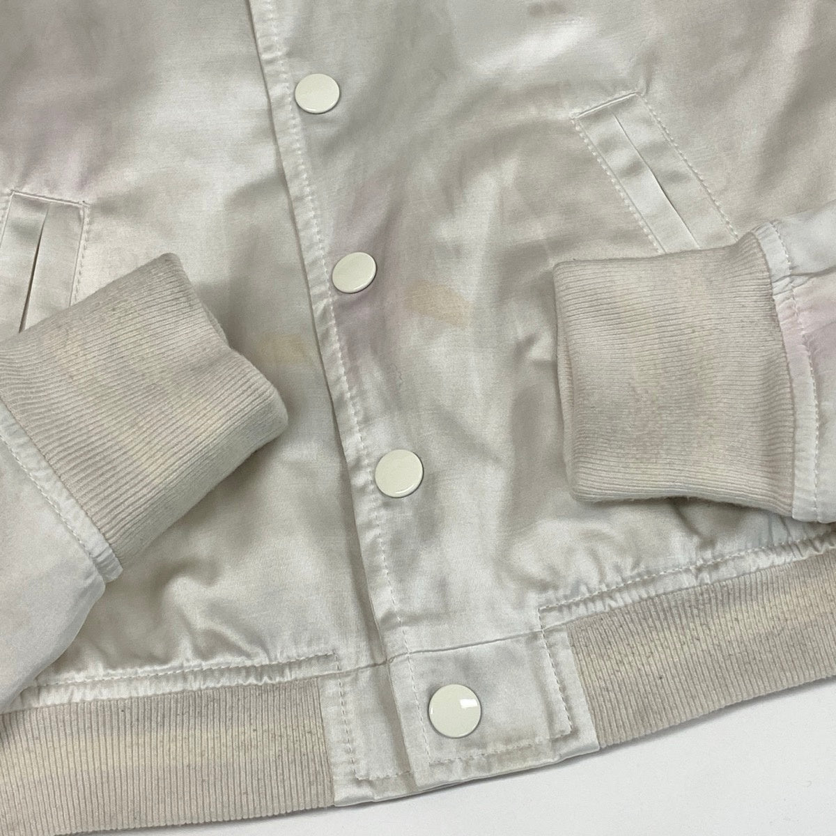 Af29 MM6 Maison Margiela マルタンマルジェラ スタジャン ヴィンテージ加工 アウター ジャケット サテン イタリア製 レディース 女性用 S62AN0088 38 オフホワイトu02t