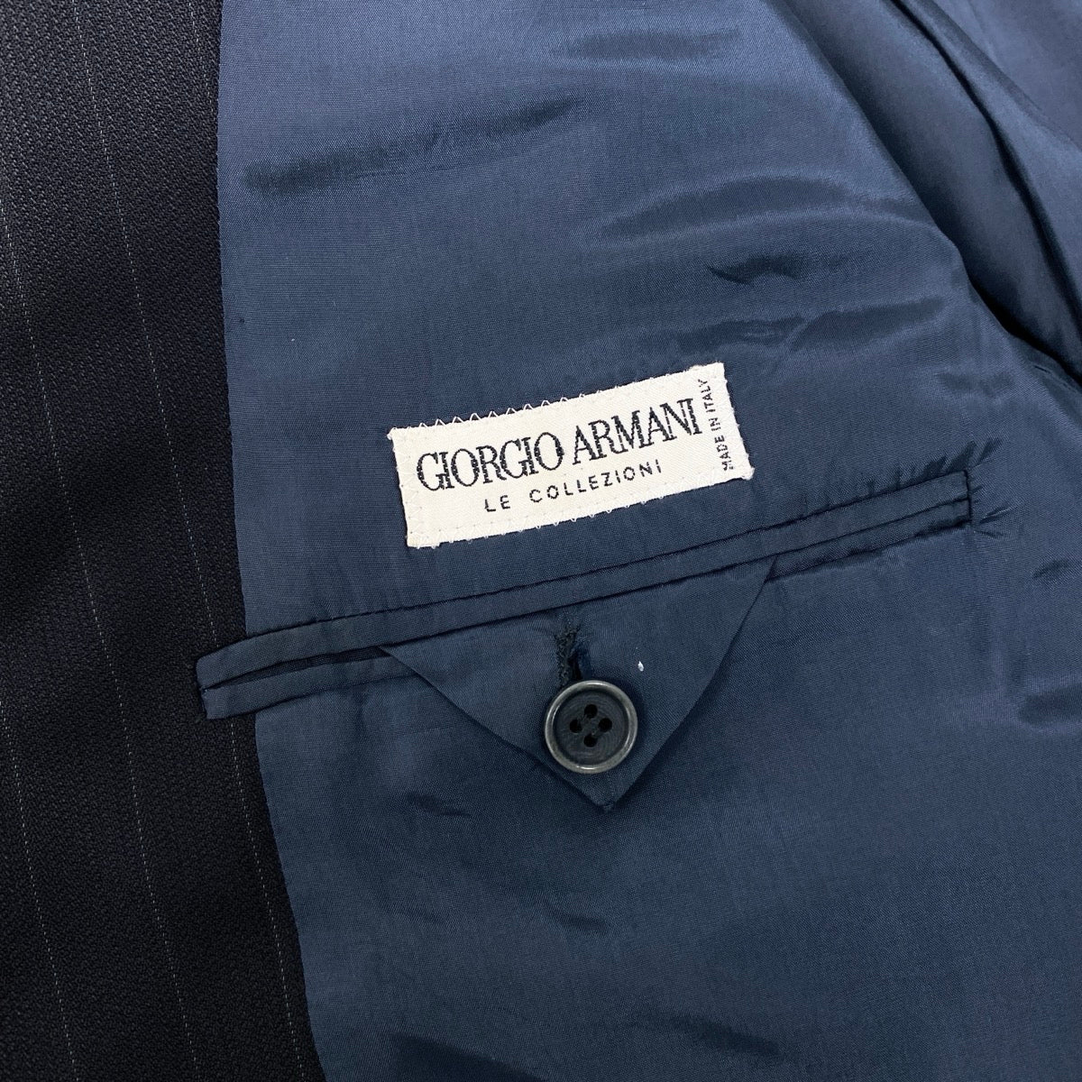 92g27 GIORGIO ARMANI LE COLLEZIONI  ジョルジオアルマーニ コレツィオーニ セットアップ シングルスーツ 3B ストライプ柄 サイズ50 ブラック メンズ 紳士服o07t