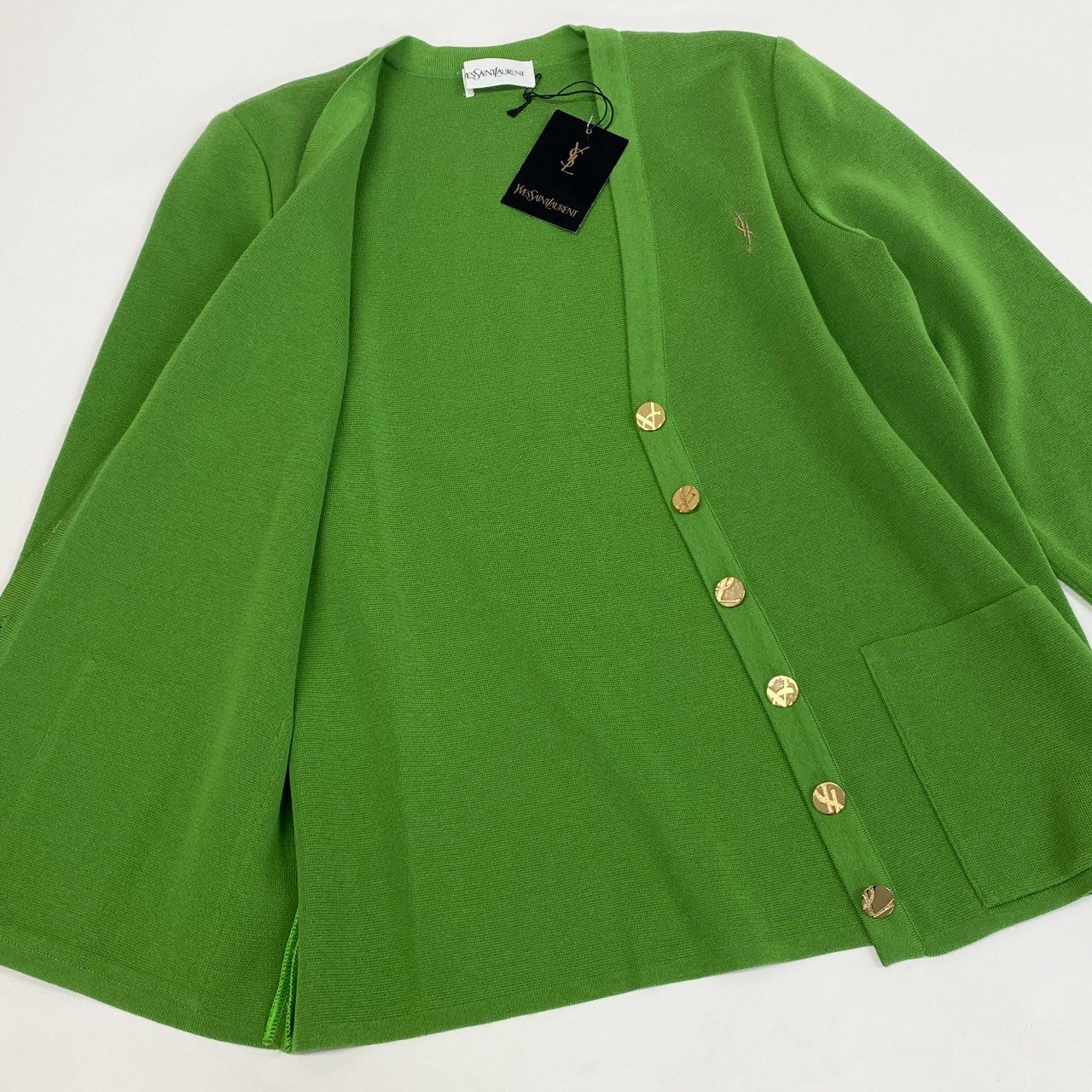 b23 【デッドストック】Yves Saint Laurent イヴサンローラン YSLロゴ刺繍 金ボタン カーディガン スカート セットアップ サイズM グリーン  レディースta1
