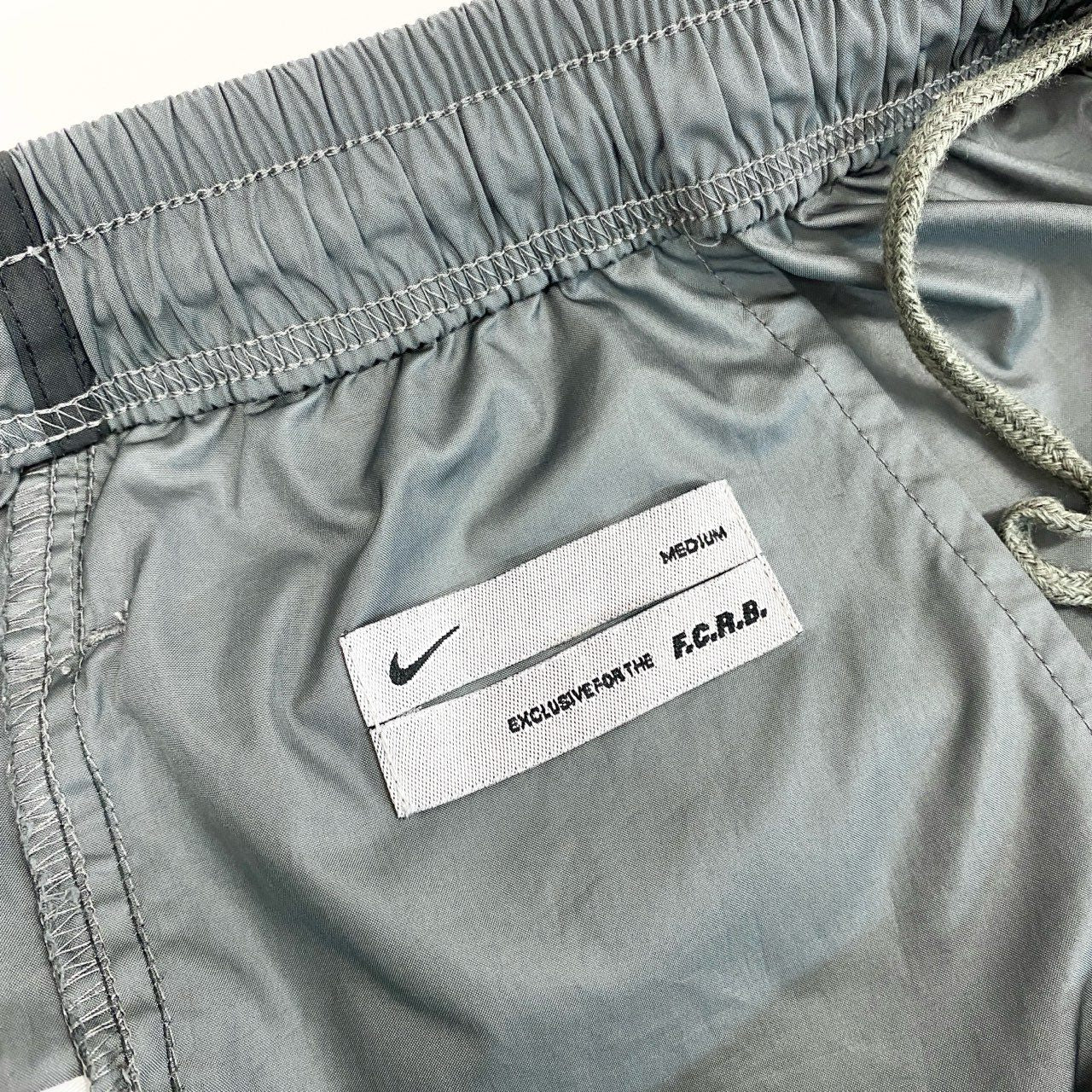 26i30 F.C.R.B.(F.C.Real Bristol)×NIKE エフシーレアルブリストル ナイキ ナイロンイージーショーツ パンツ ハーフパンツ  Mサイズ グレー メンズo07t