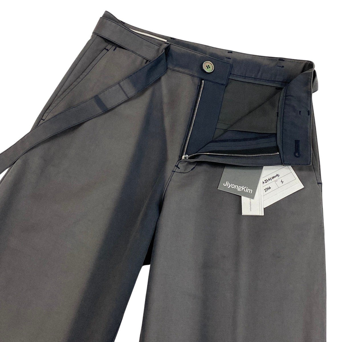 5g2 【未使用タグ付】 JiyongKim ジヨンキム 23SS SUN-BLANCHED TROUSERS ストレートパンツ ベルト付 日焼け加工 サイズS グレー系 メンズu02t