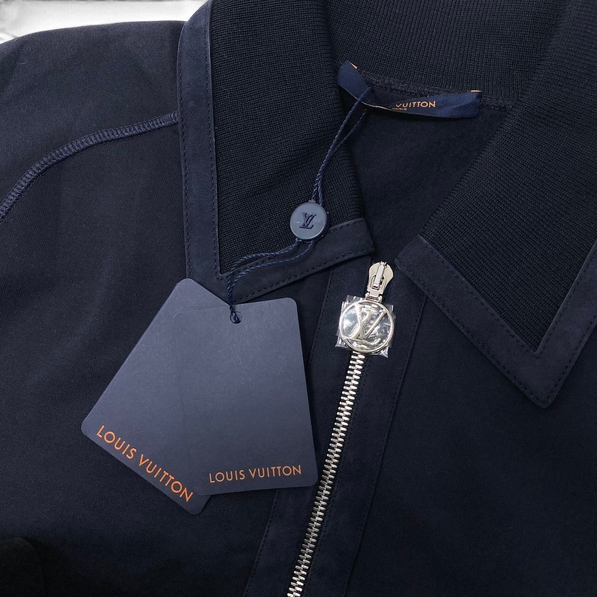 28j16 【未使用タグ付】 LOUIS VUITTON ルイヴィトン 2018 ジップアップ レザーブルゾン ジャケット RM181M FMC HEY11W サイズM ネイビー コットン  ムートン メンズu02t
