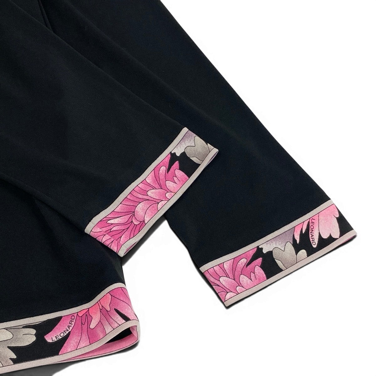 75f10 LEONARD FASHION レオナール ロングスリーブカットソー ハイネック カンカン素材 切替花柄プリント サイズL ブラック ピンク レディース 女性服u02t
