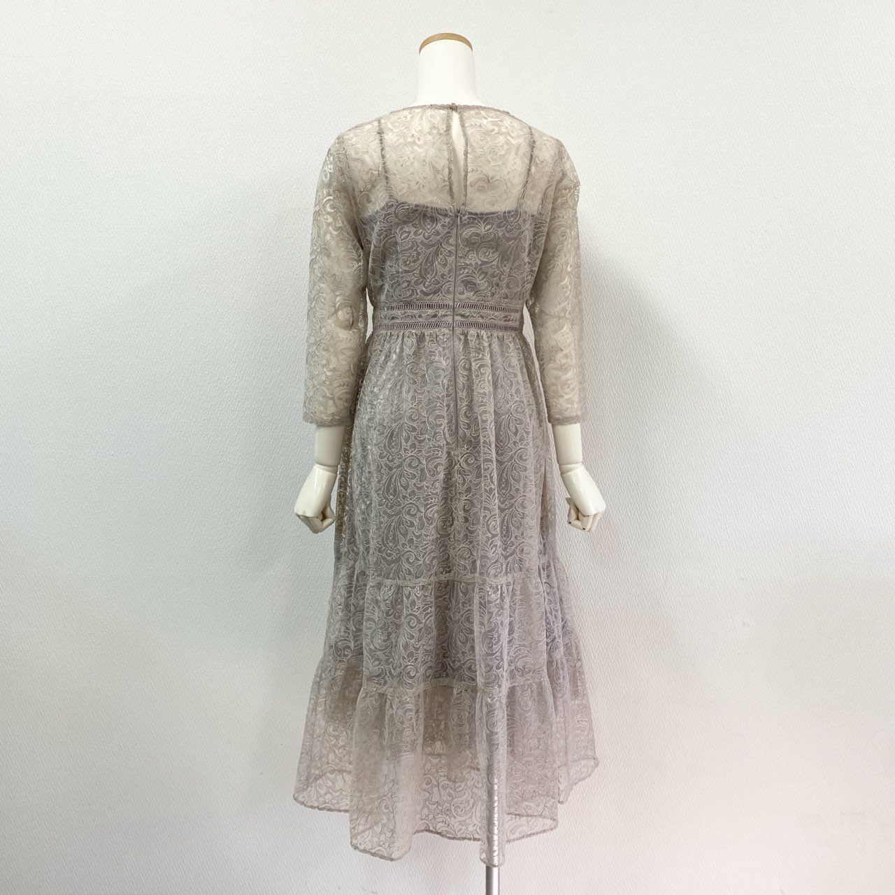 60j27 《美品》Lily Brown リリーブラウン オケージョンワンピース 長袖ワンピース 総レース ベルベット フレア LWFO194001 1サイズ ピンクベージュ レディースu02t