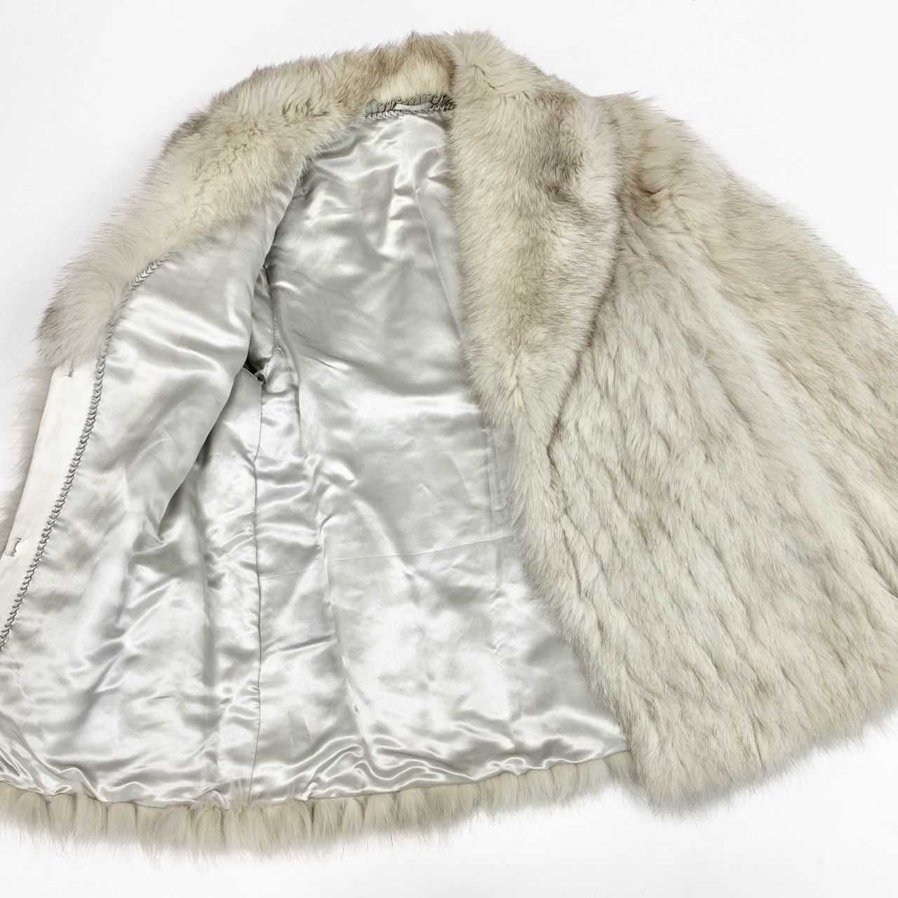 49k19 SAGA FOX サガフォックス 銀サガ ブルーフォックス ファーコート ホワイト 本毛皮 FOX FUR リアルファーt18r