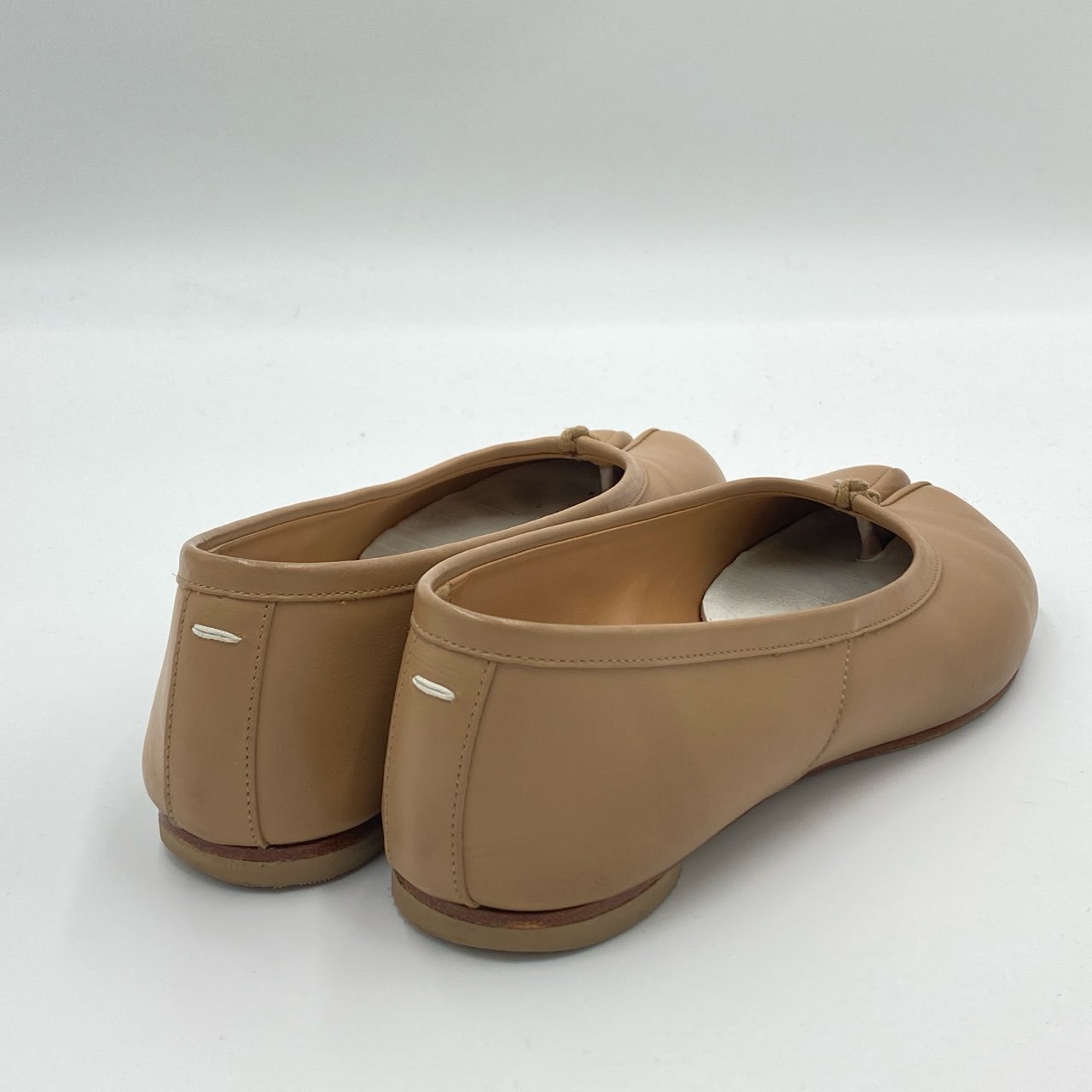 2h3《美品》 Maison Margiela メゾンマルジェラ 足袋 タビ バレリーナ バレエシューズ 35 ベージュ レザー フラット 女性靴t18r