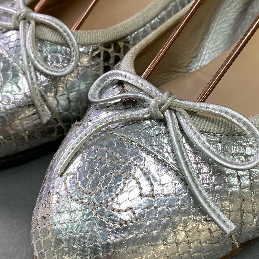 5e10 CHANEL シャネル メタリック バレエシューズ 36 1/2 シルバー レザー パイソン風 リボン フラットシューズ